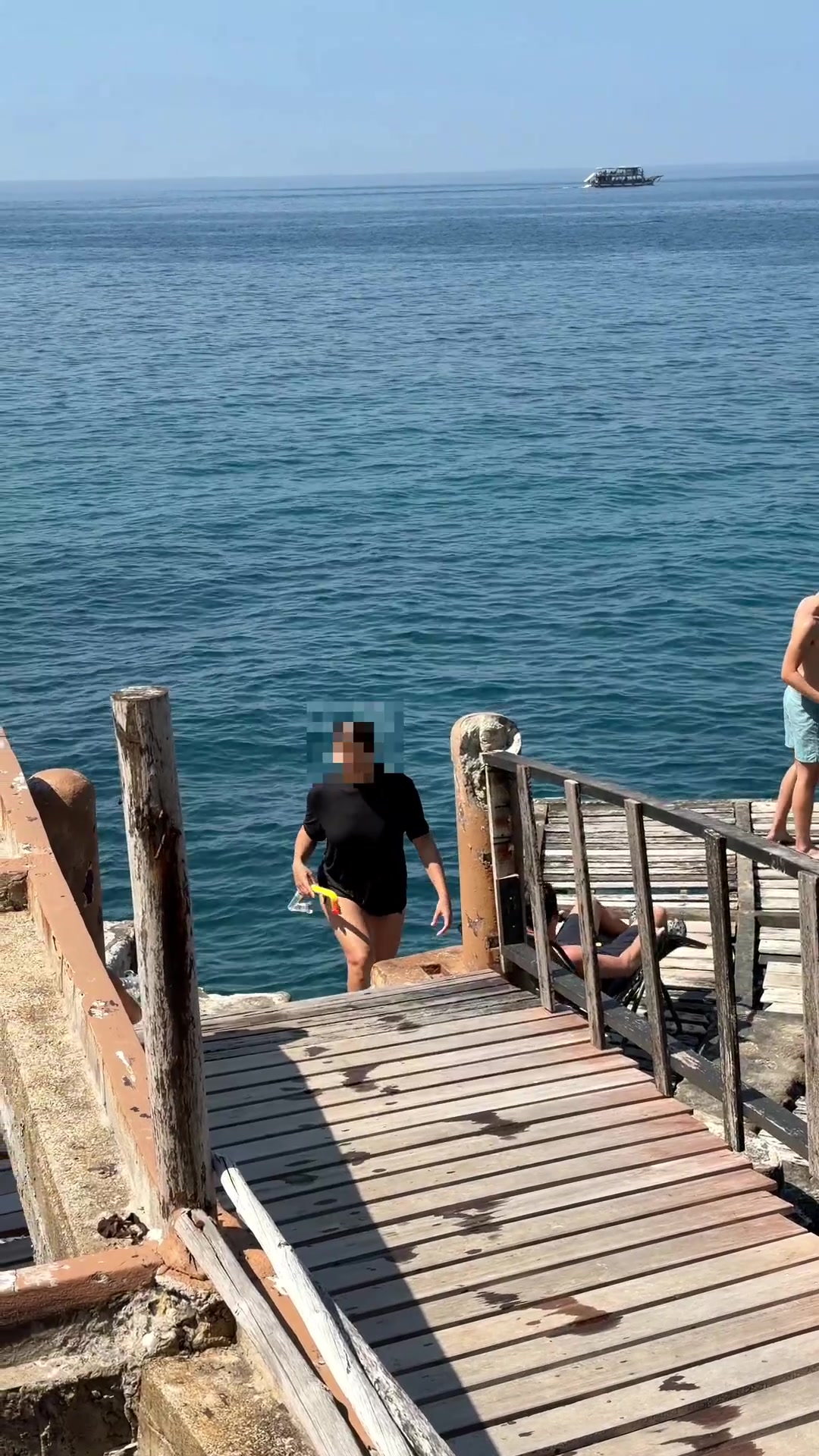 [F] The Wet T-shirt challenge hits completely different when you decide to do it in plain sight of everyone - free porn video
