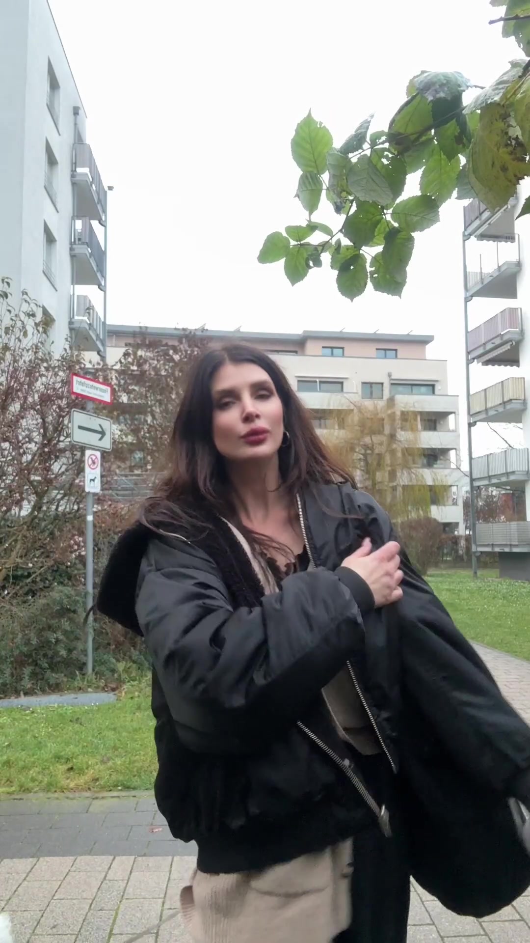 Flashing my neighbours - free porn video