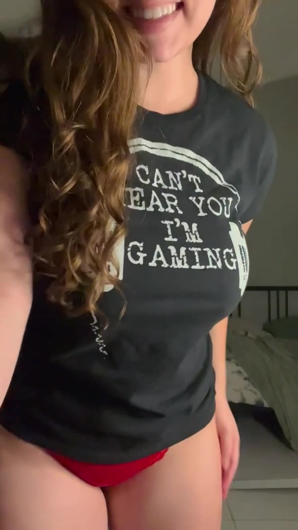 i'm a girl gamer that's also a very huge fuck doll ;) - free porn video