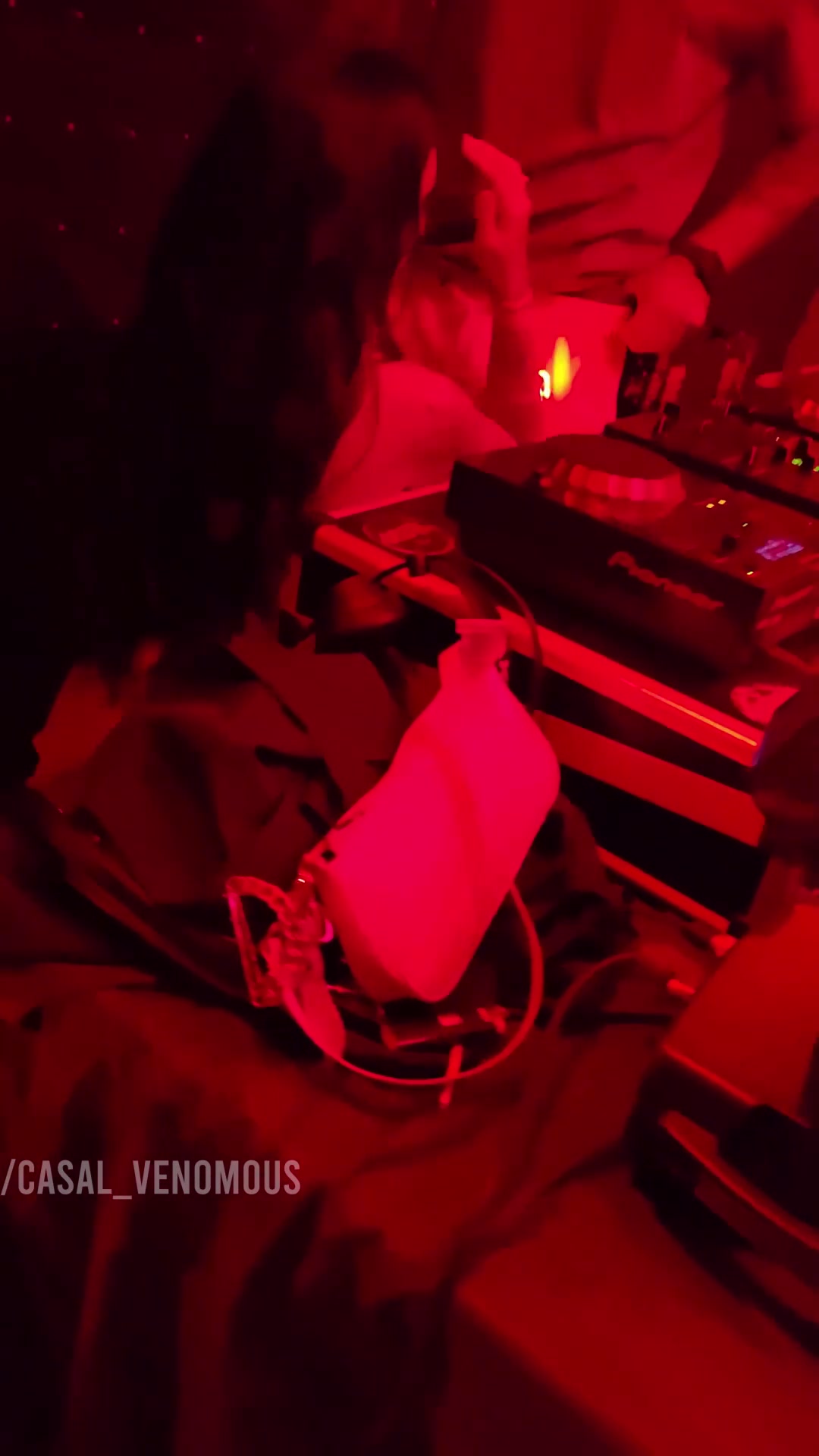 How a crazy night ended with me blowing the DJ [GIF] - free porn video