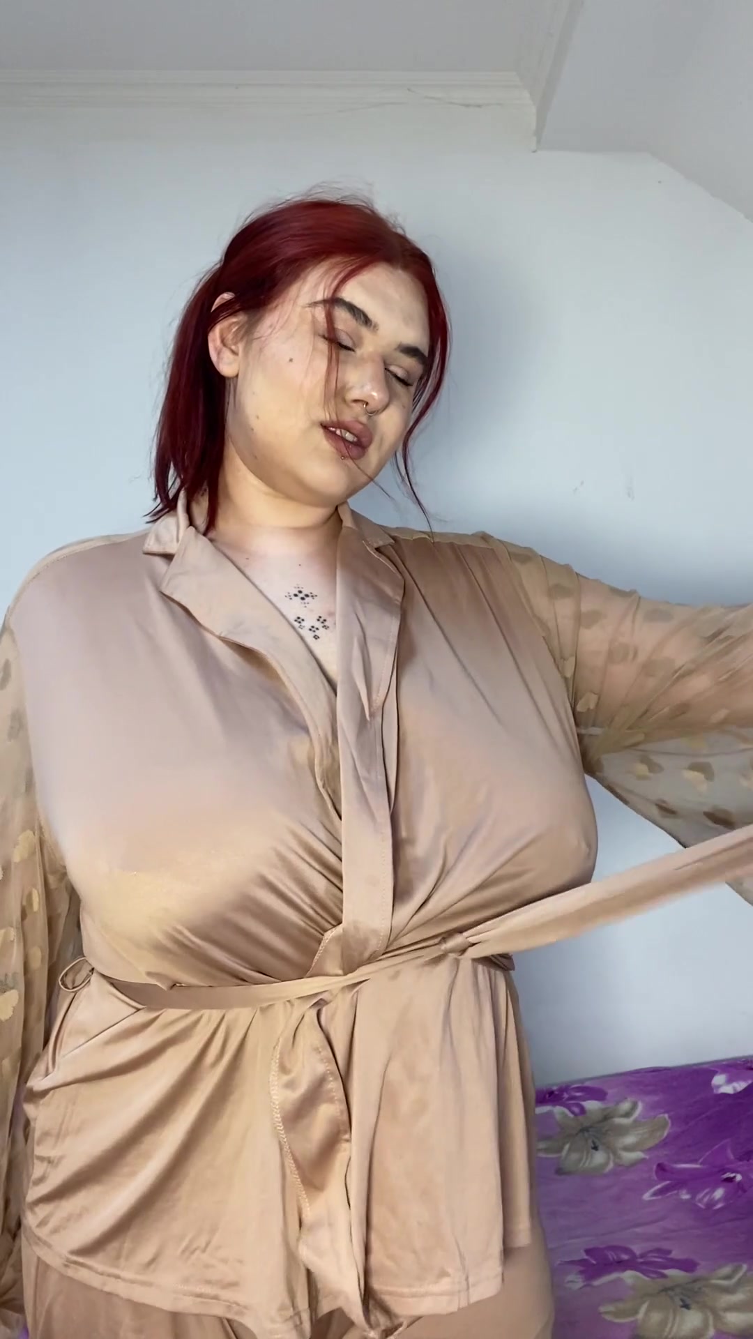 200lbs curvy, am I qualified to be your gf? - free porn video