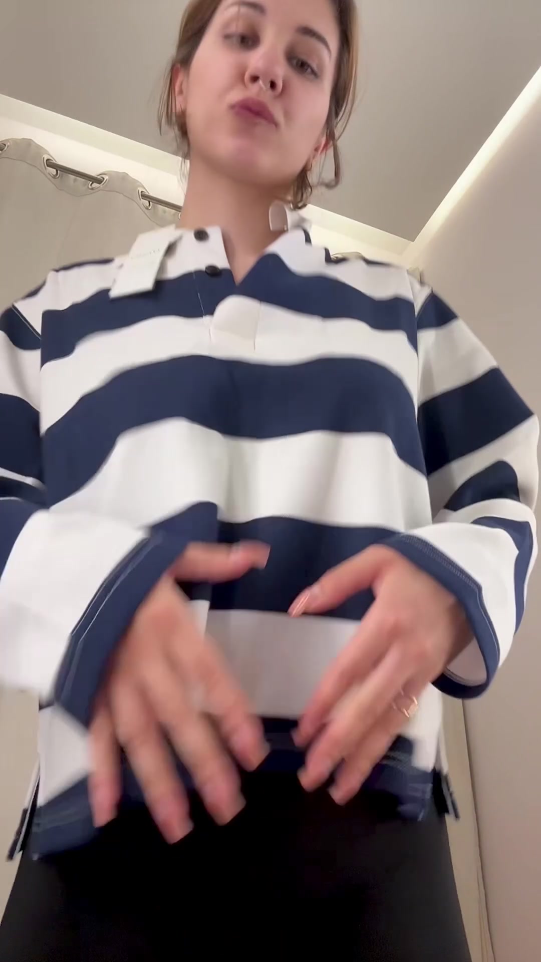 Fitting room bouncing tits - free porn video