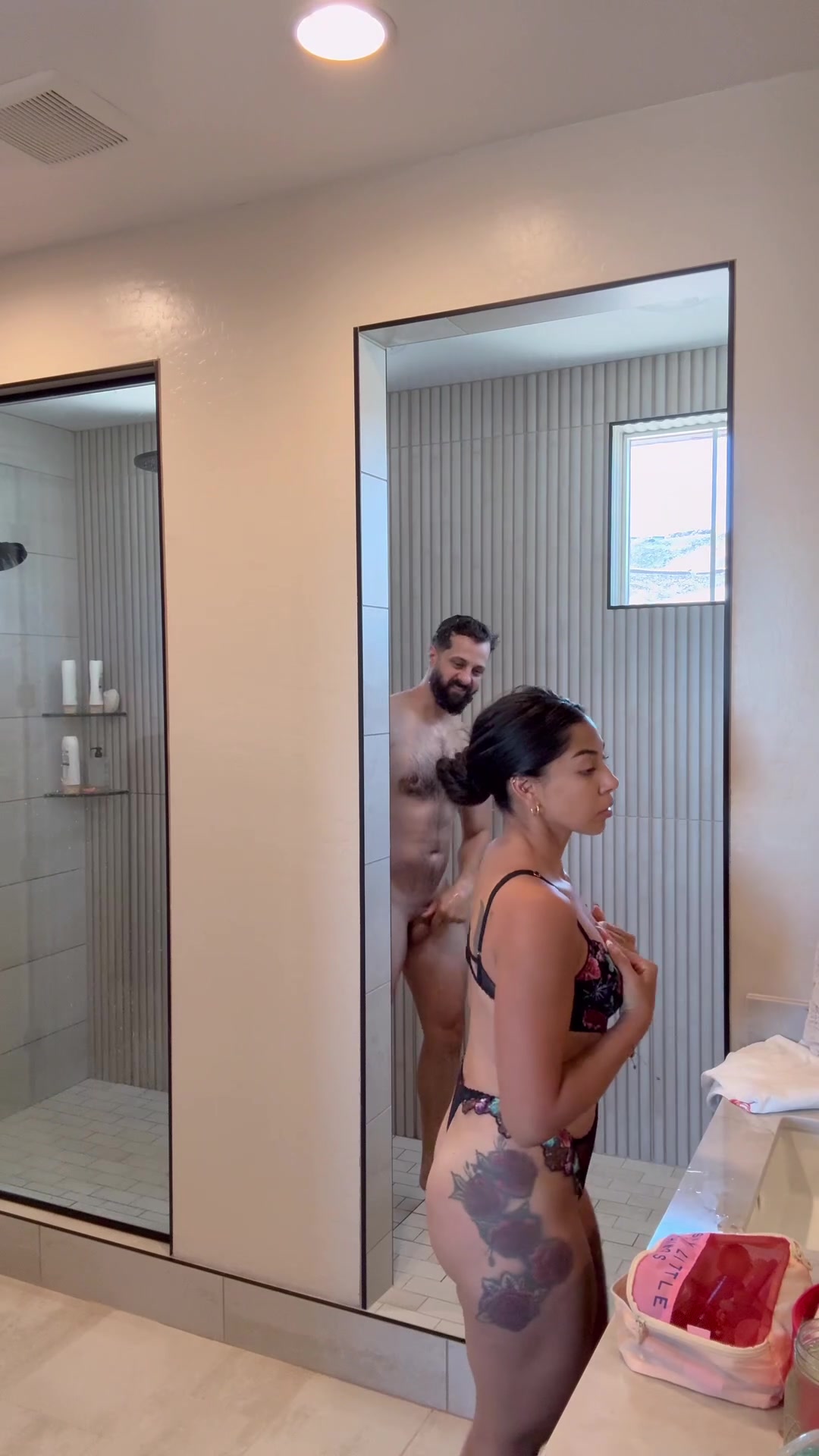 Welcome to the Bonnie & Clyde show - free porn video
