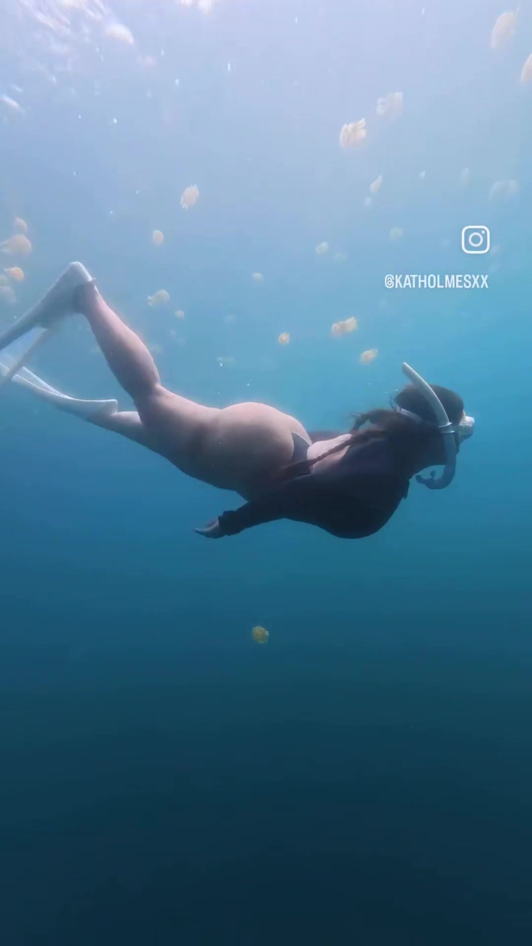 Underwater gyattt - free porn video