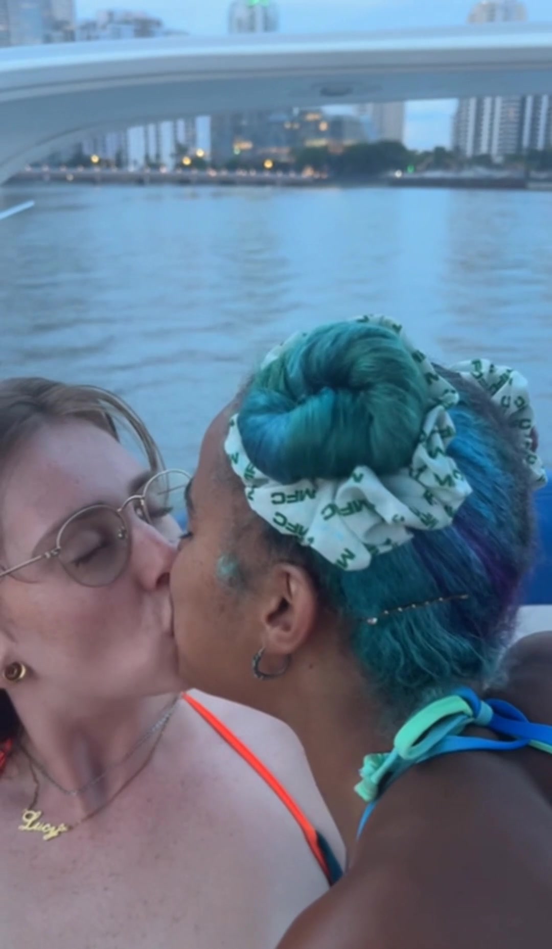 the taste of her lips its crazy good - free porn video