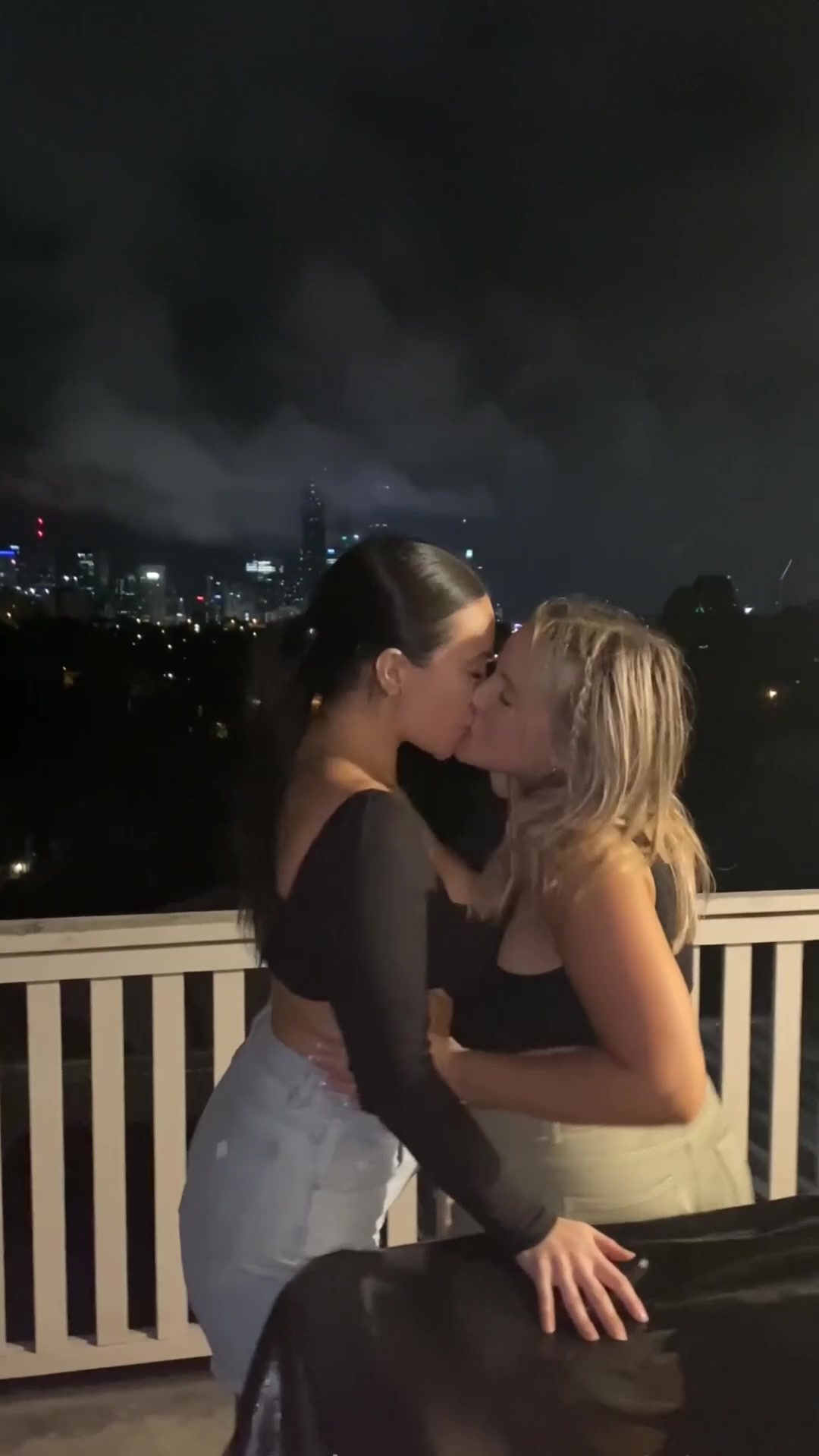 Drunk girls making out - free porn video