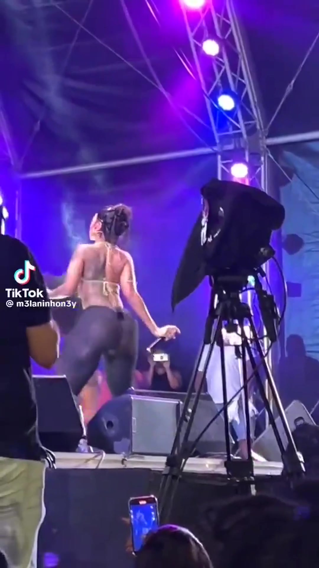 headliner - free porn video
