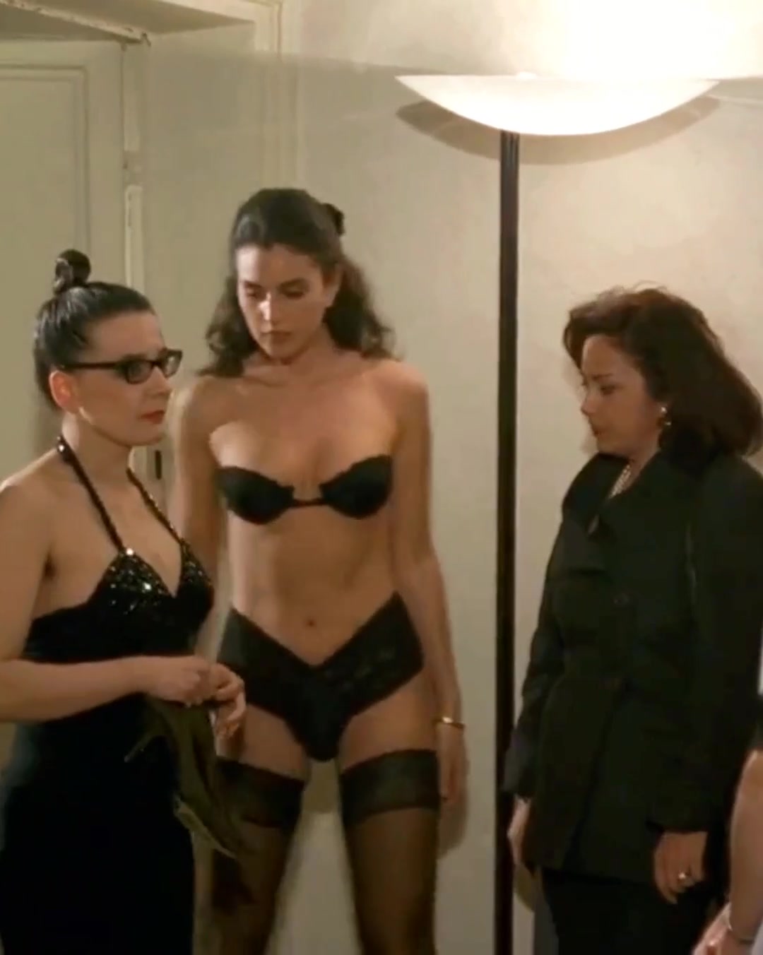 Monica Bellucci - La Riffa (1991) - free porn video