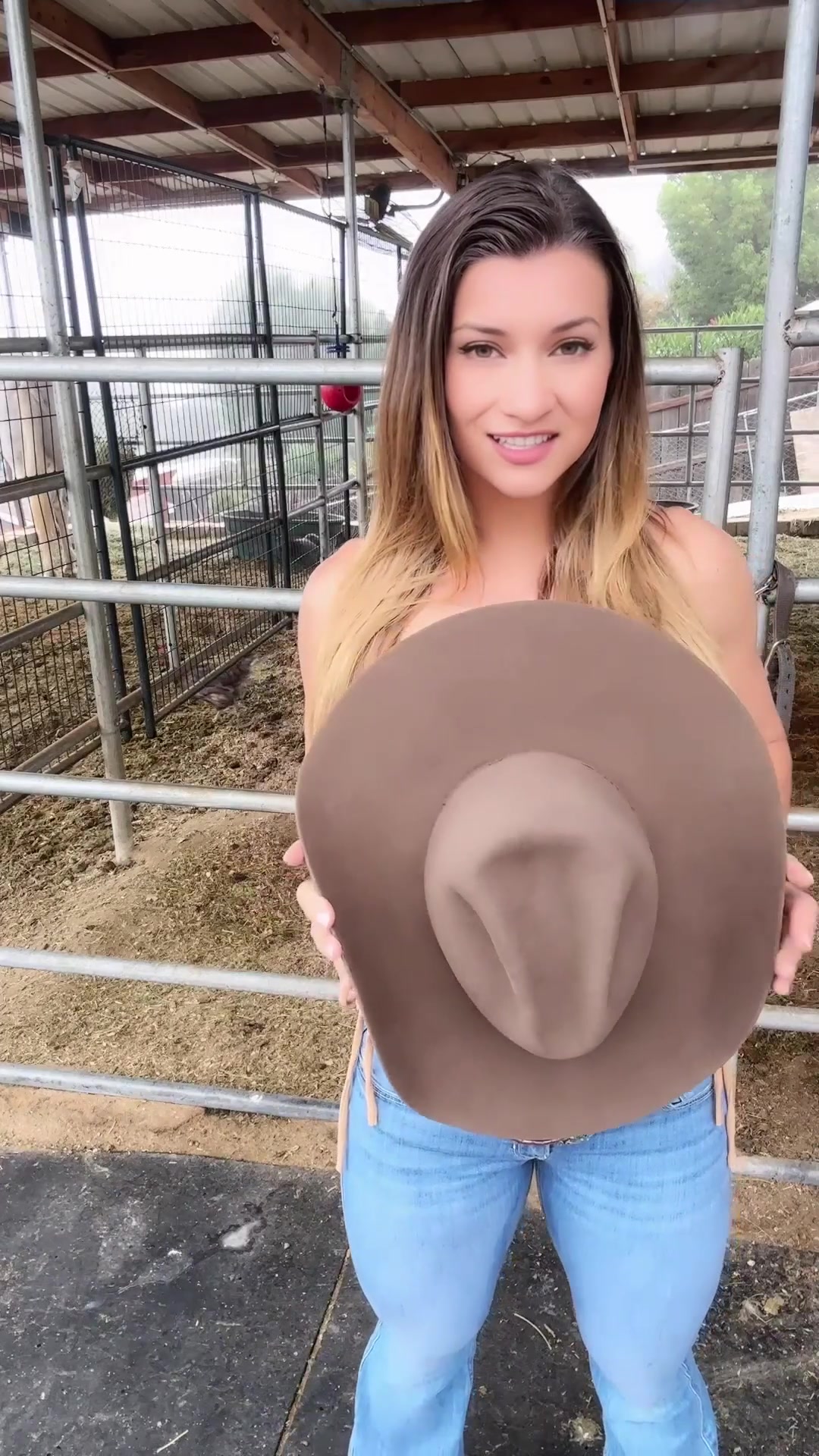 This mom loves to flash her titties - free porn video