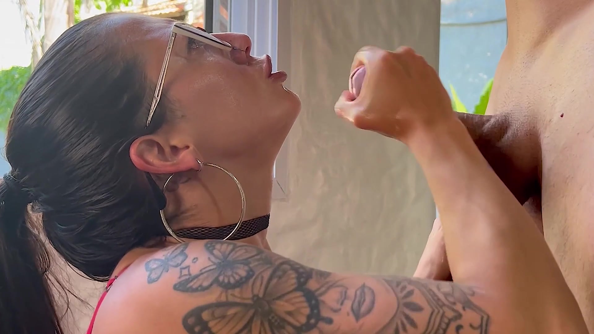 With her looking at me like that, asking me to cum on her face, it’s impossible not to give her what she wants. - free porn video