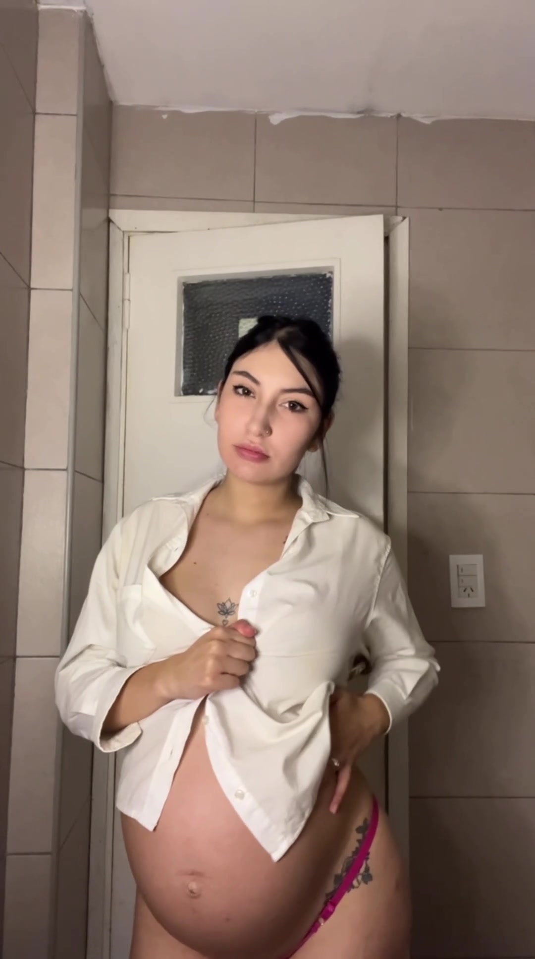I could go without clothes with no problem at all - free porn video
