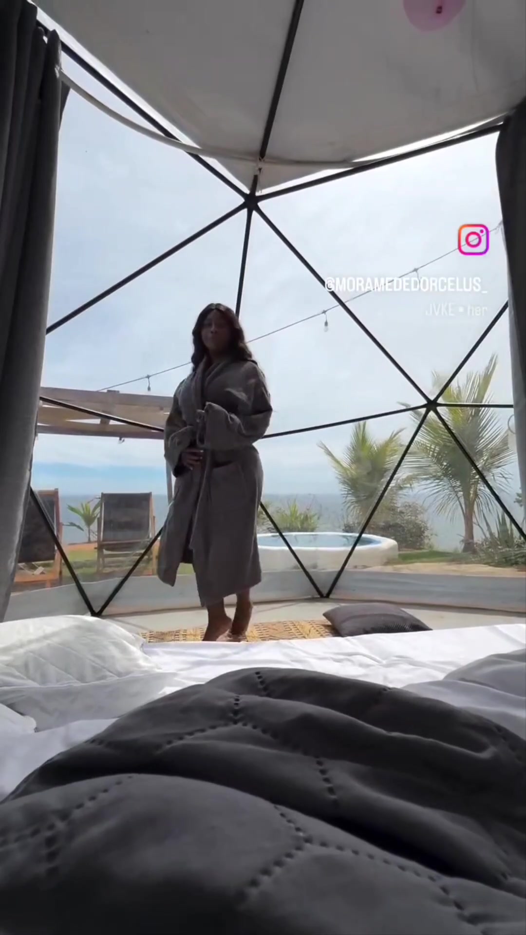 under the robe. - free porn video