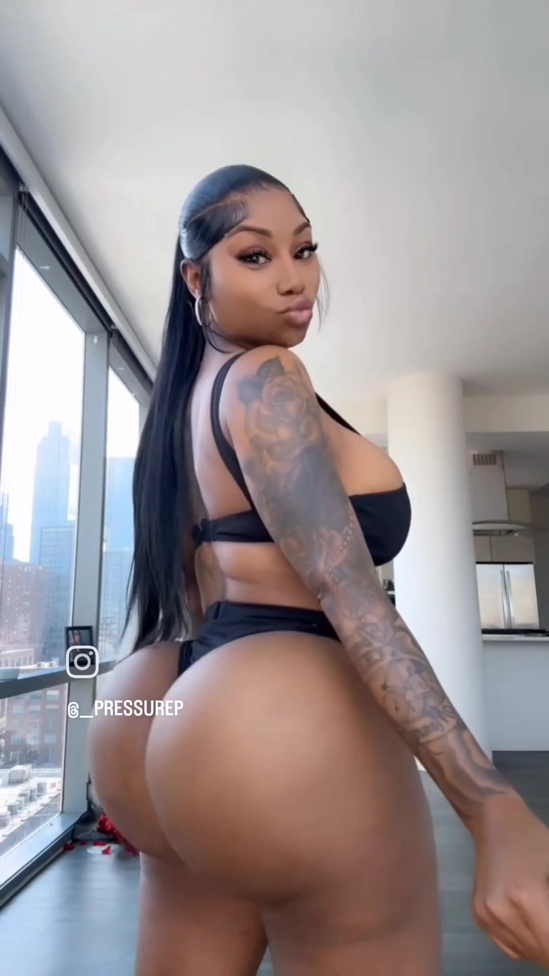 applying pressure. - free porn video