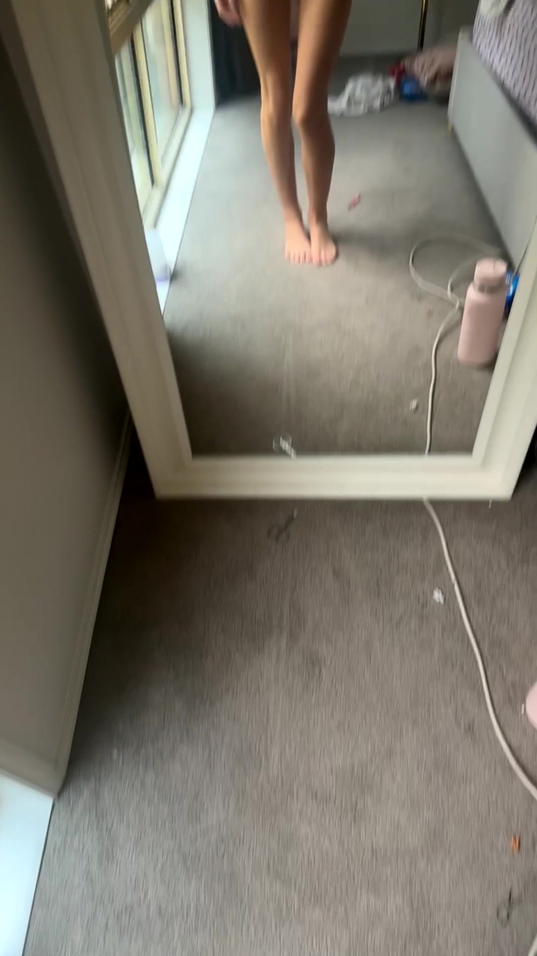I look so tiny in this mirror - free porn video