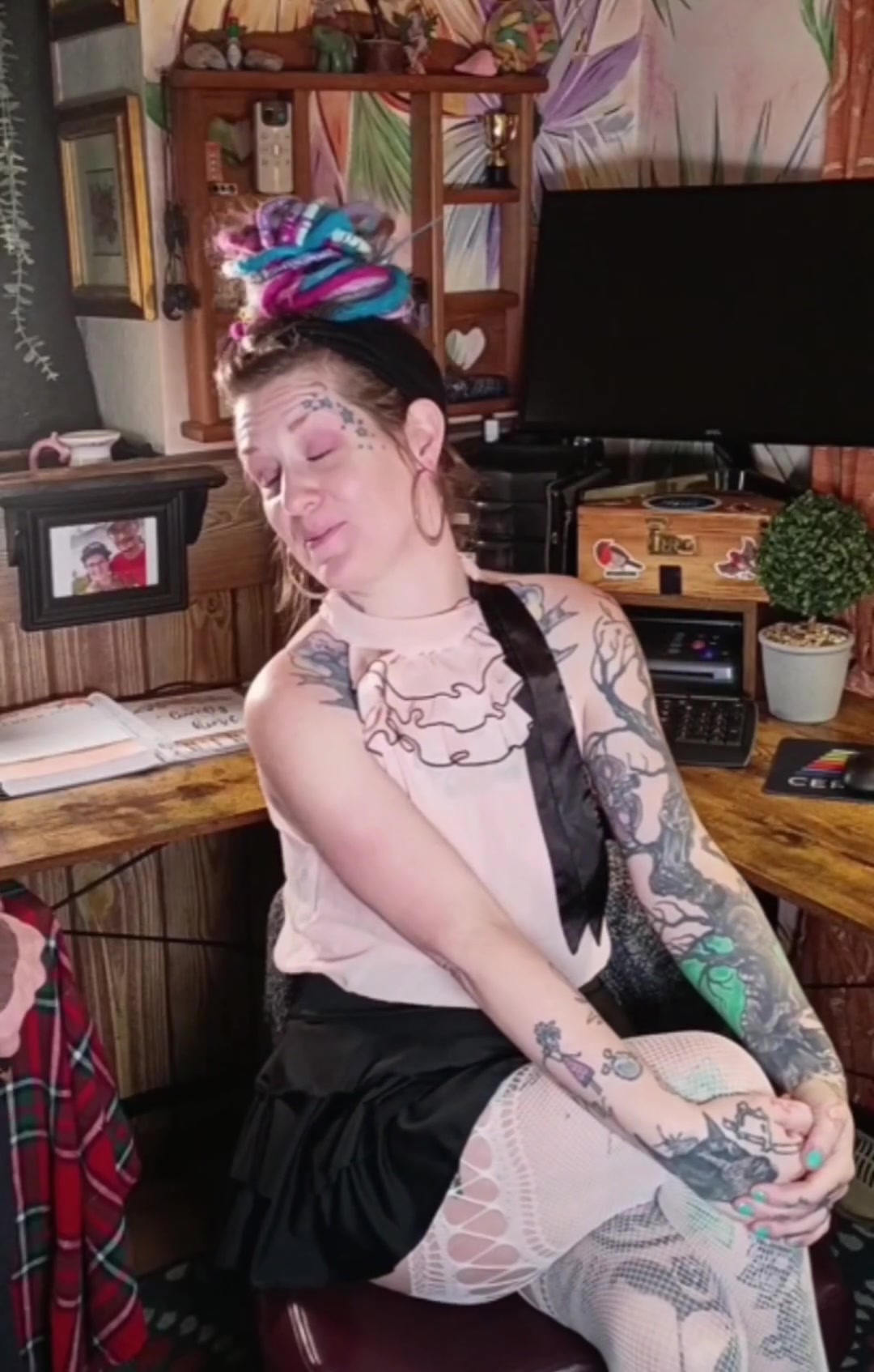 Did Amelia deepthroat it? - free porn video