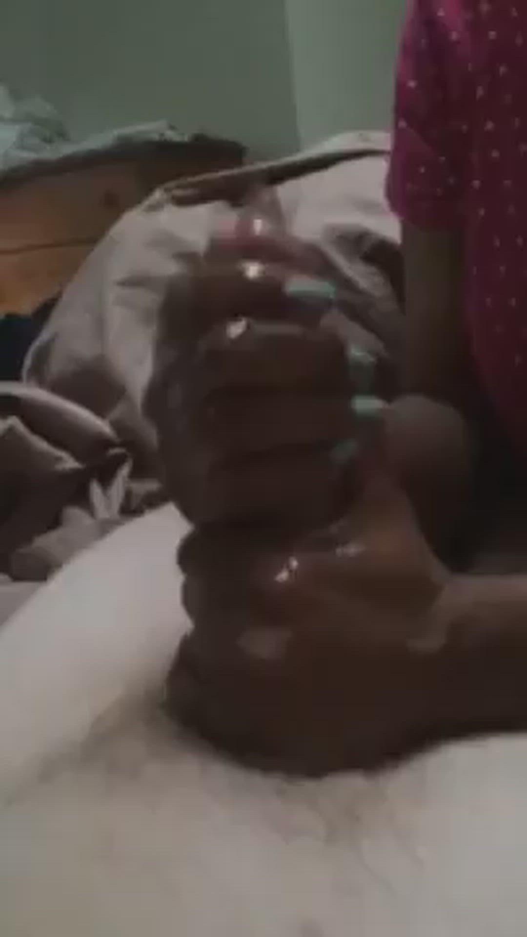 A mature handjob. - free porn video