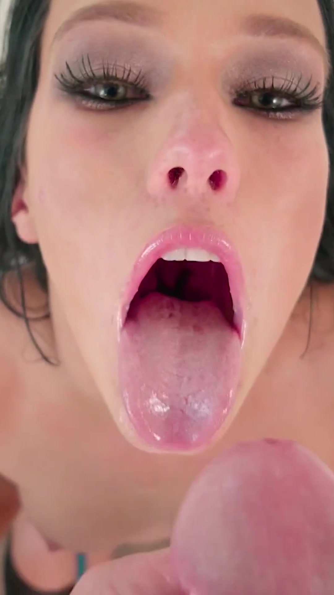 All she wanted was to have every single drop of cum in her face - free porn video