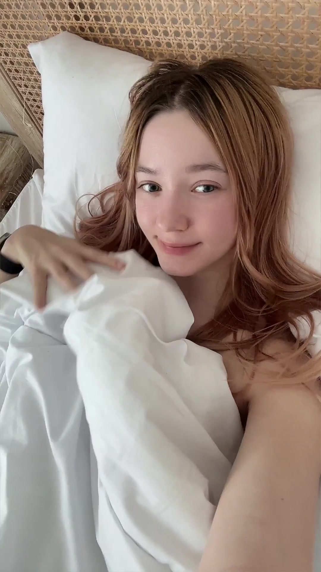 Hornyy teen looking for somee fun - free porn video