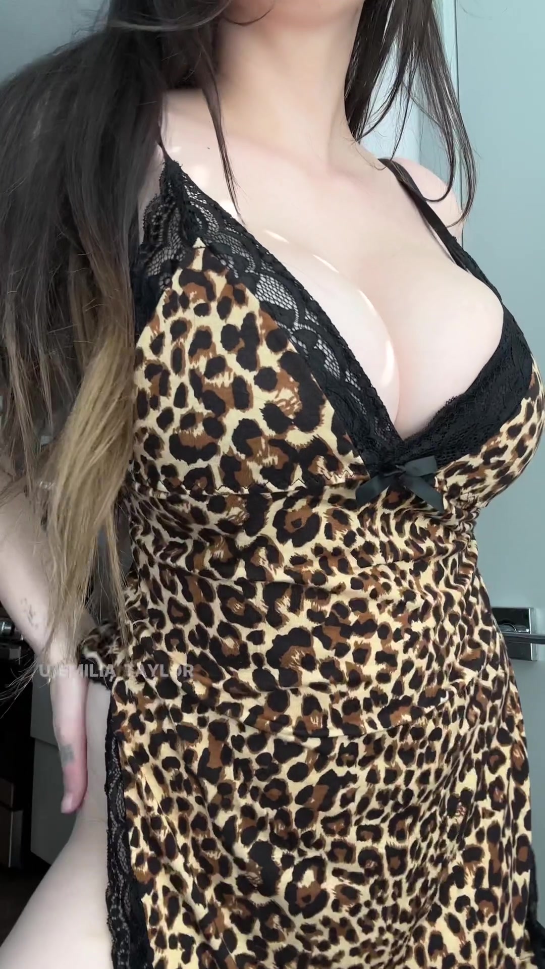 I don’t have a huge ass but I have huge boobs to make up for it! - free porn video