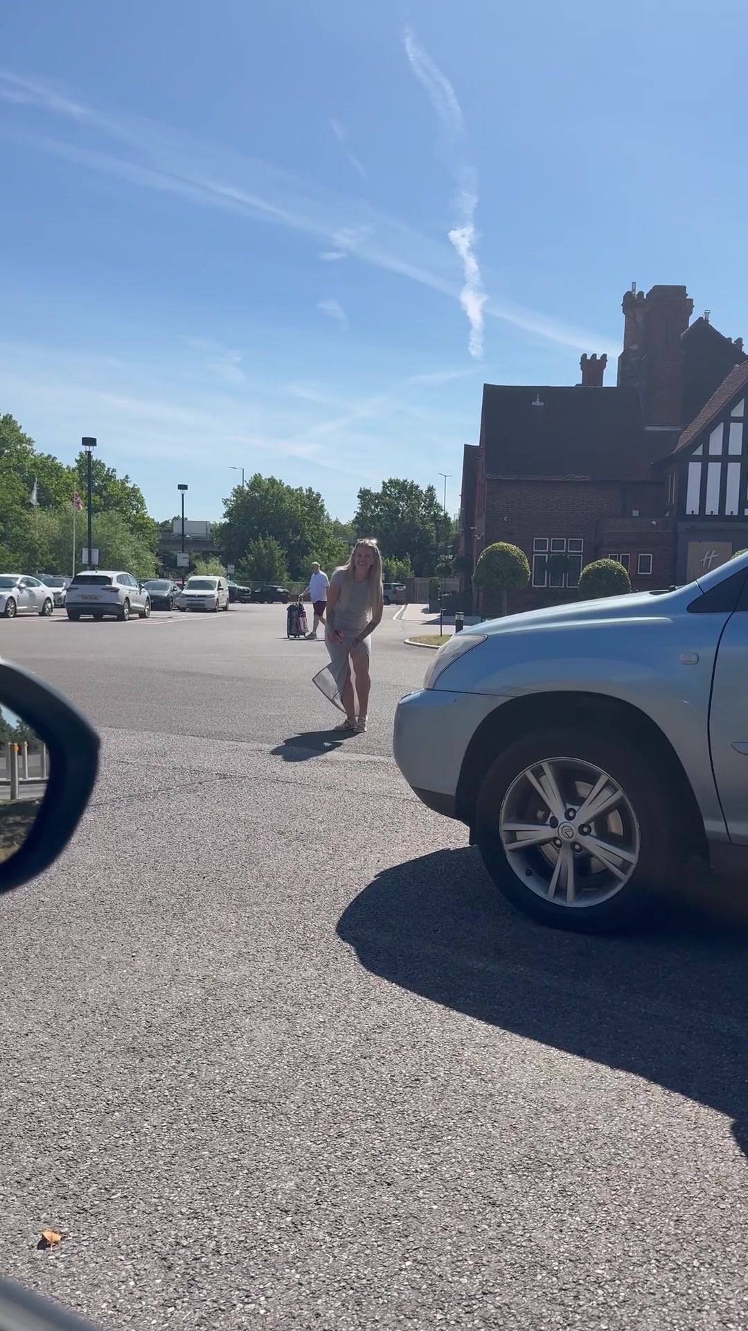 Big Tits in Holiday Inn Carpark! - free porn video