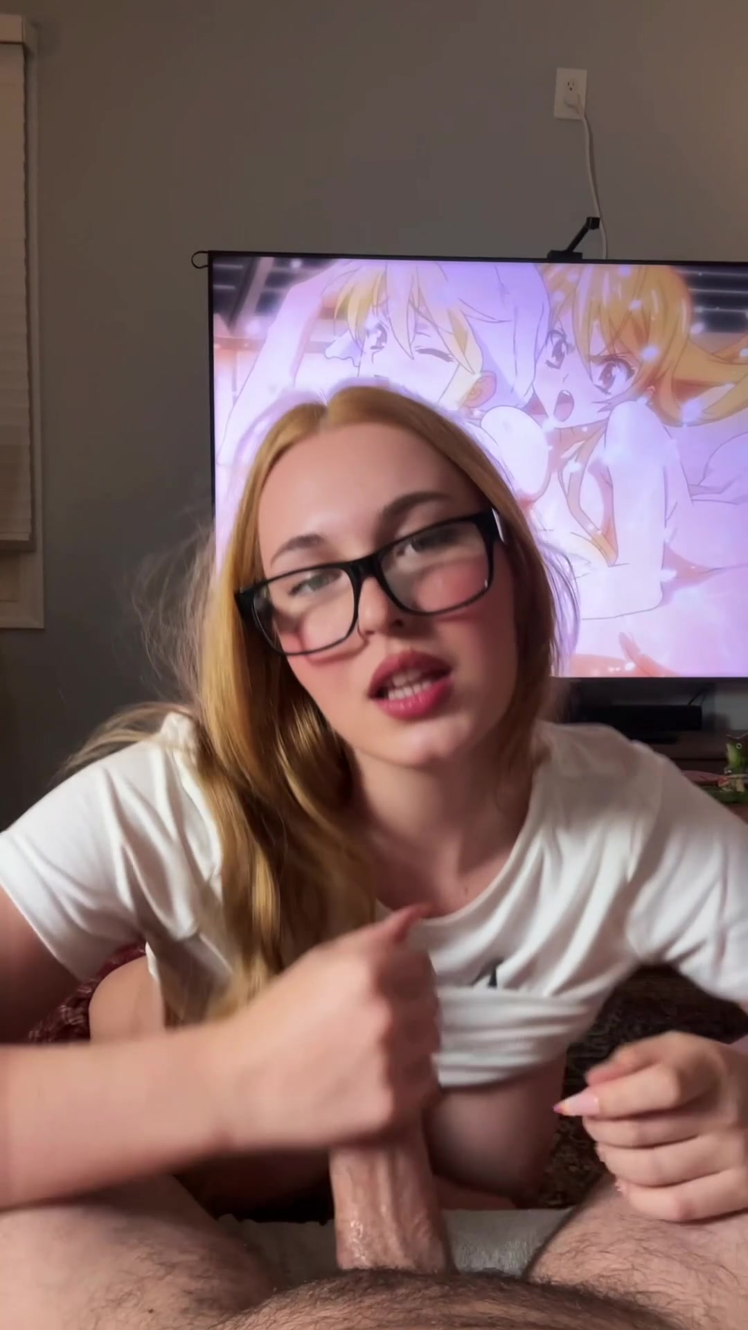 Cute girl gives sloppy blowjob - free porn video