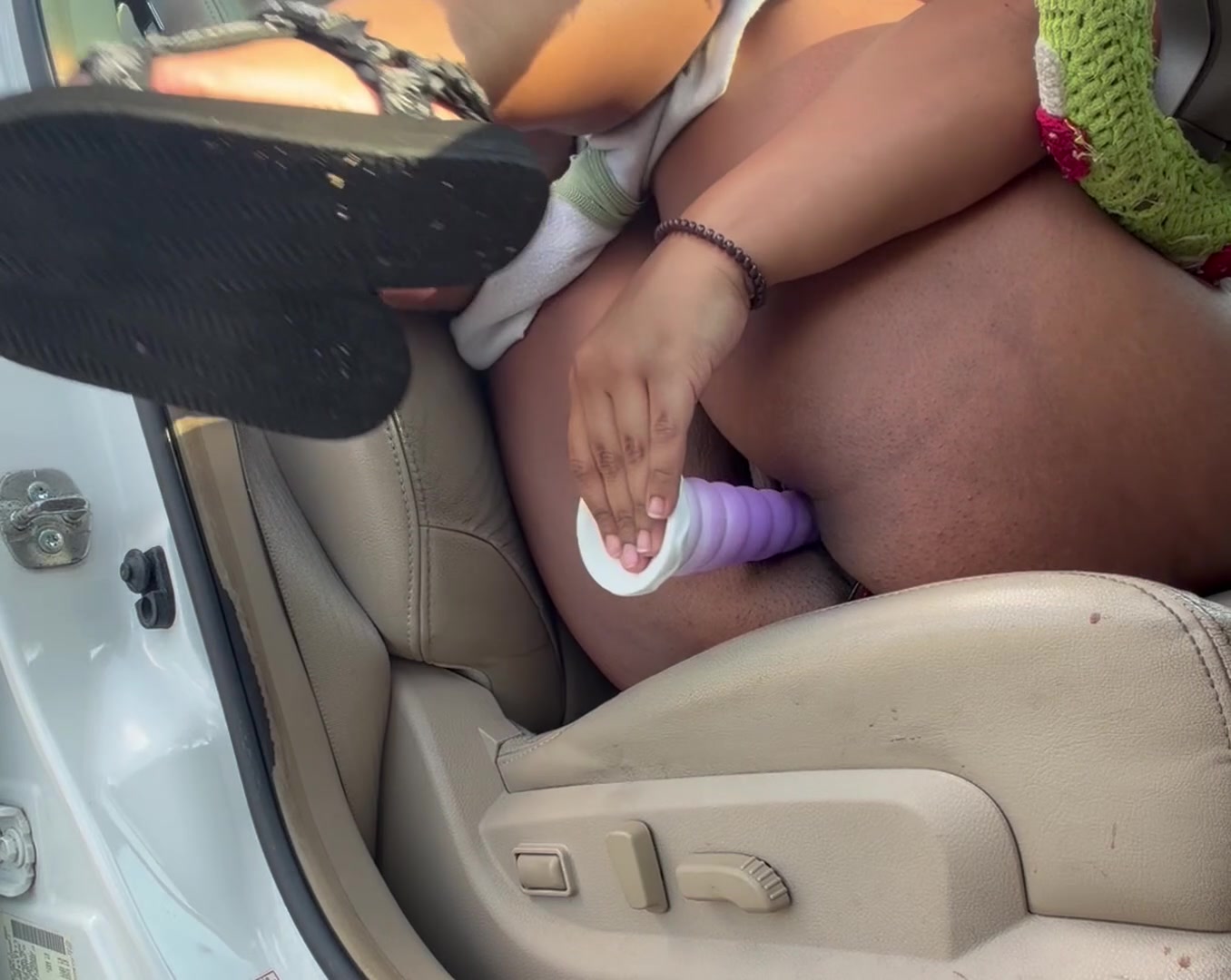 quiet park is the perfect place to fuck myself - free porn video