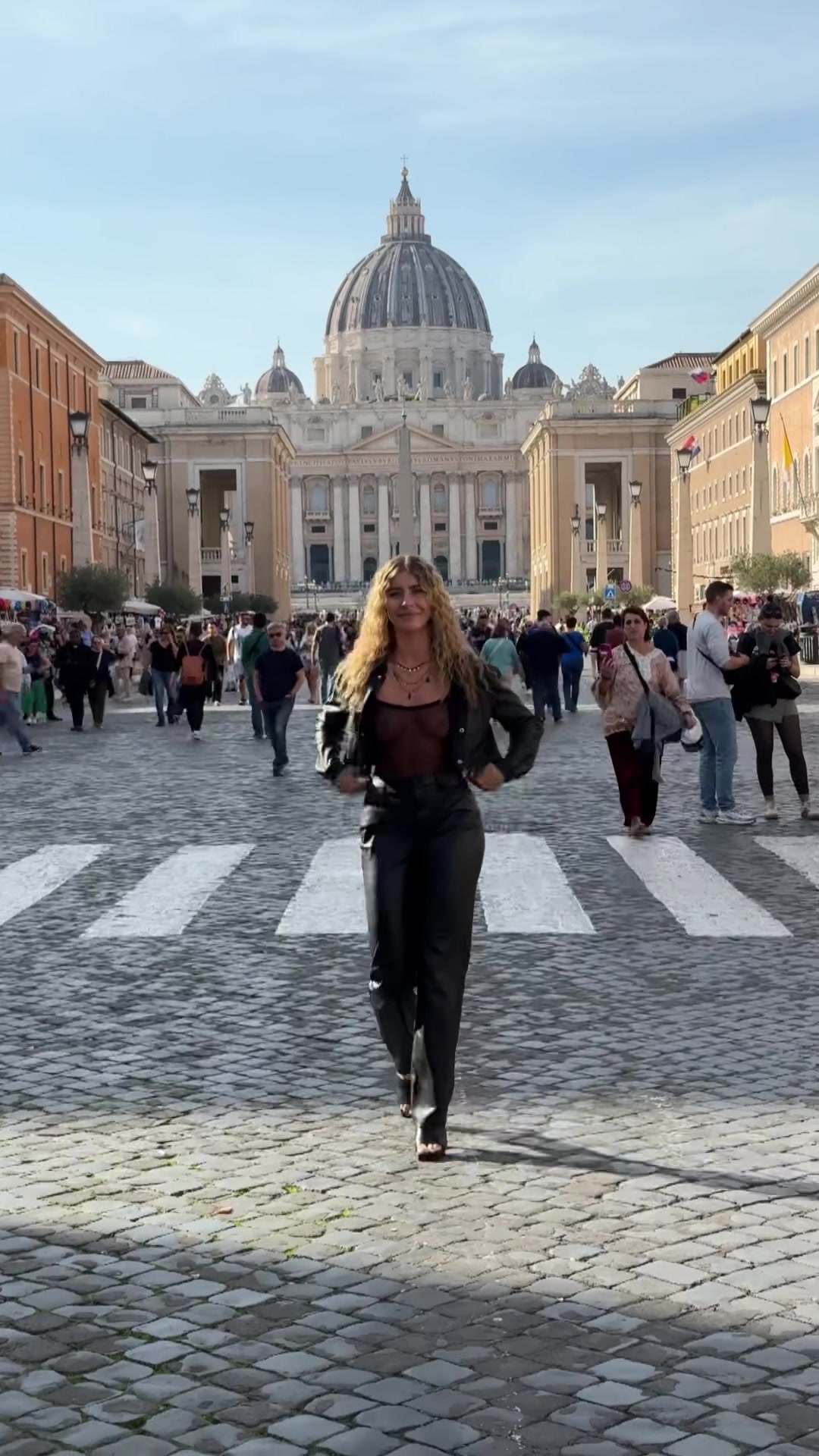 attracting everyone on me in the public - free porn video