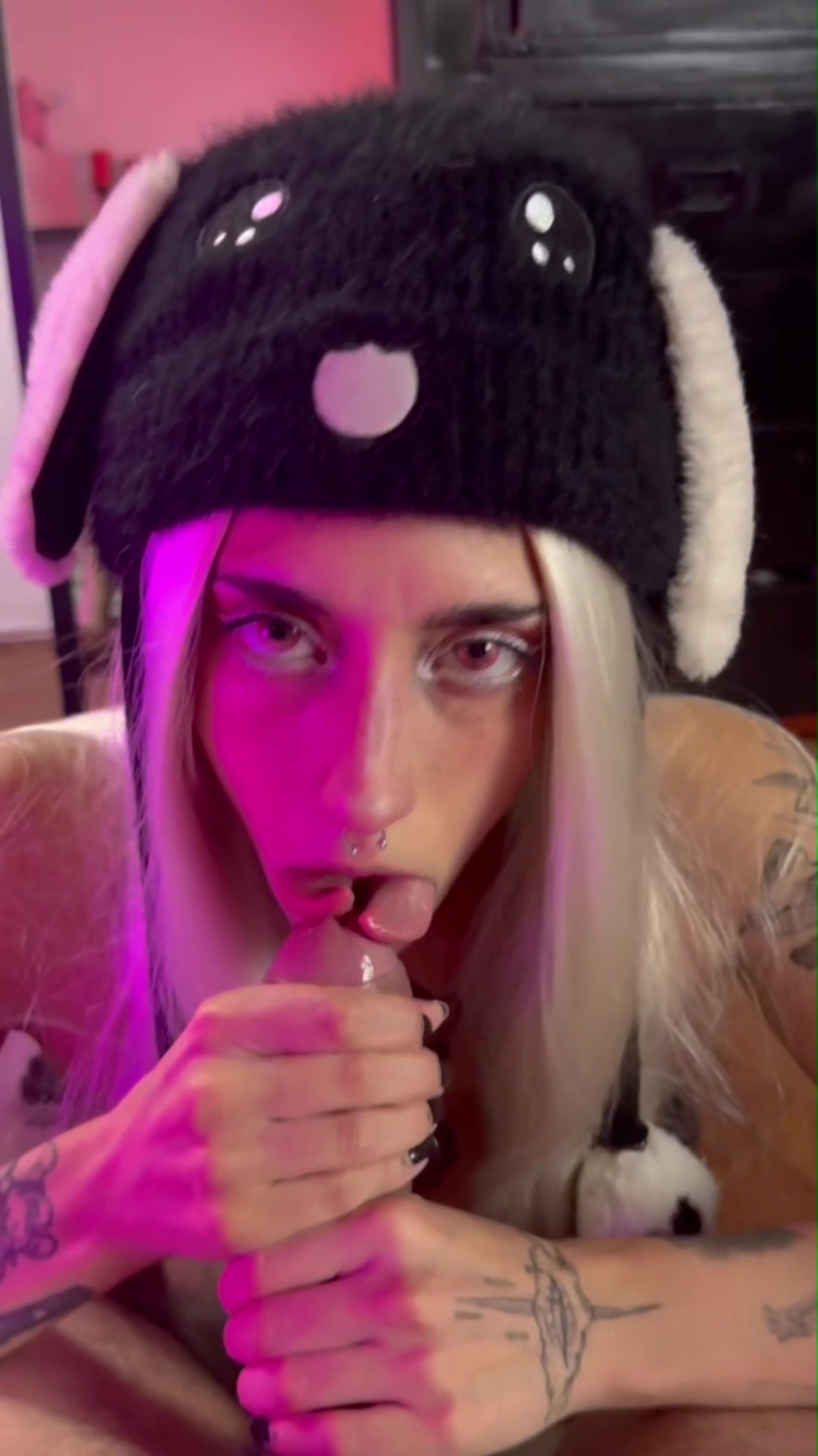 She eats the whole carrot - free porn video