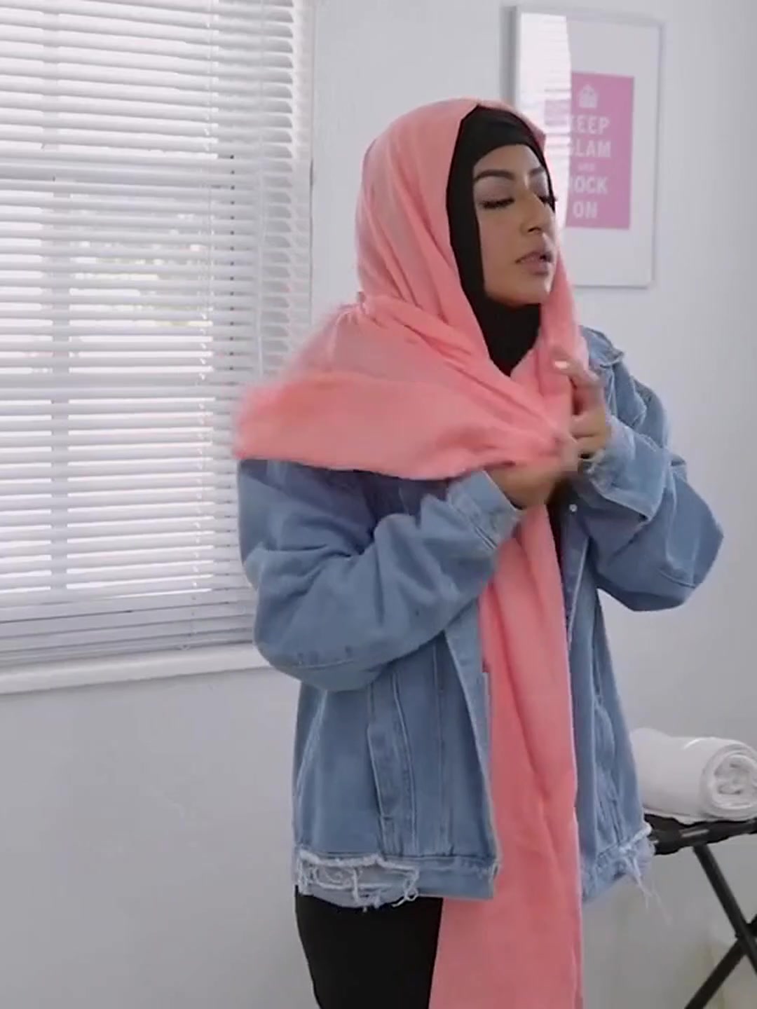 Who knew such a hot piece was hiding under all those clothes. - free porn video