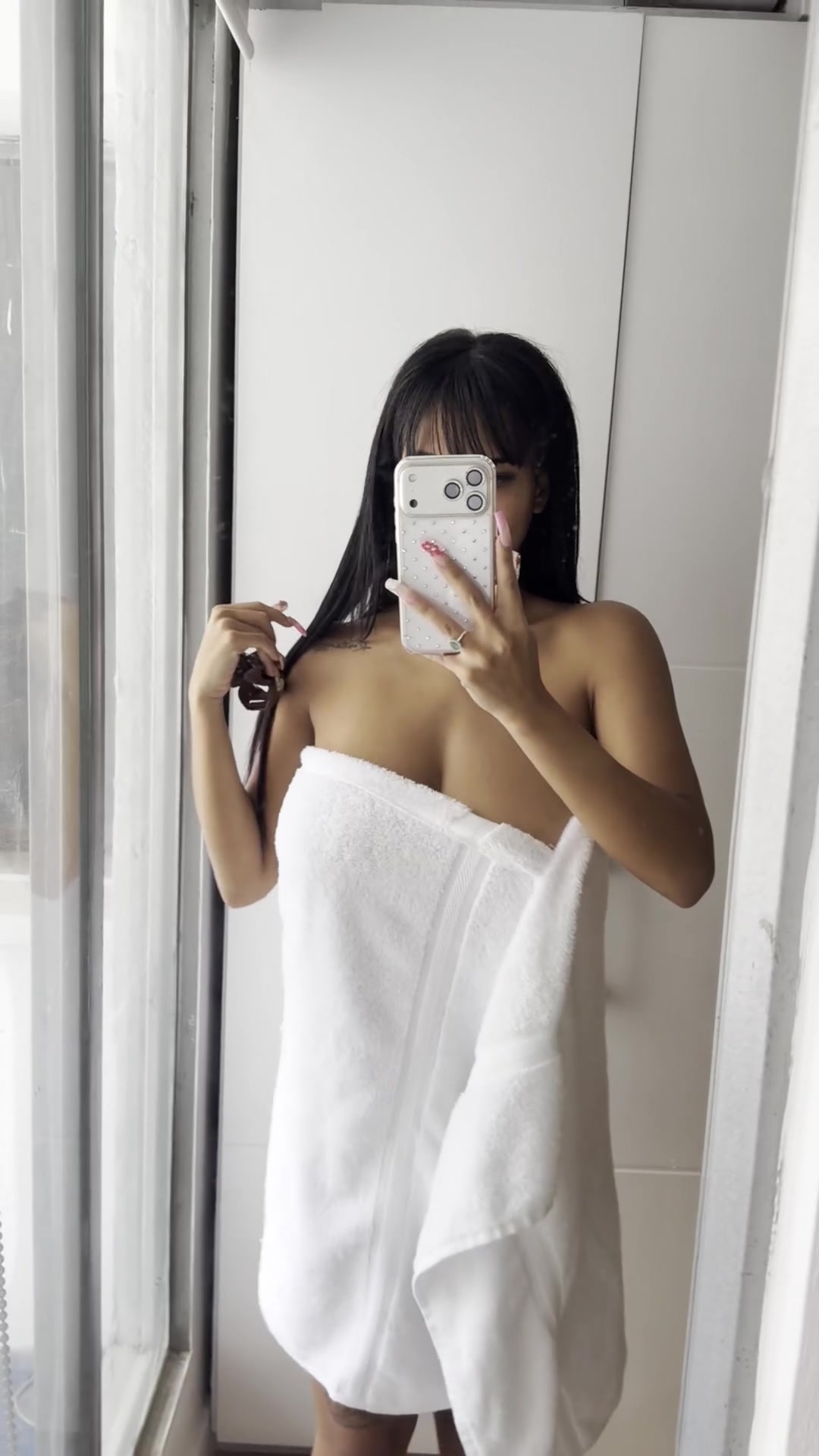 Enjoy the marked waist and full curves exactly as they are - free porn video