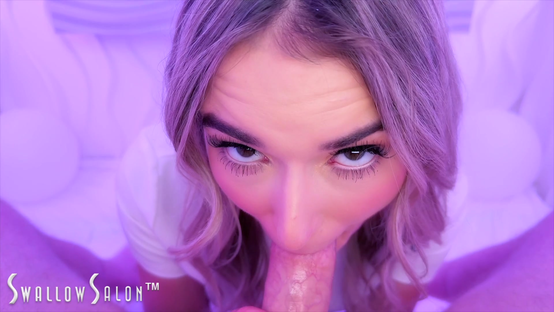 Thea Summers Delivers Sexy Blowjob at the Swallow Salon - free porn video