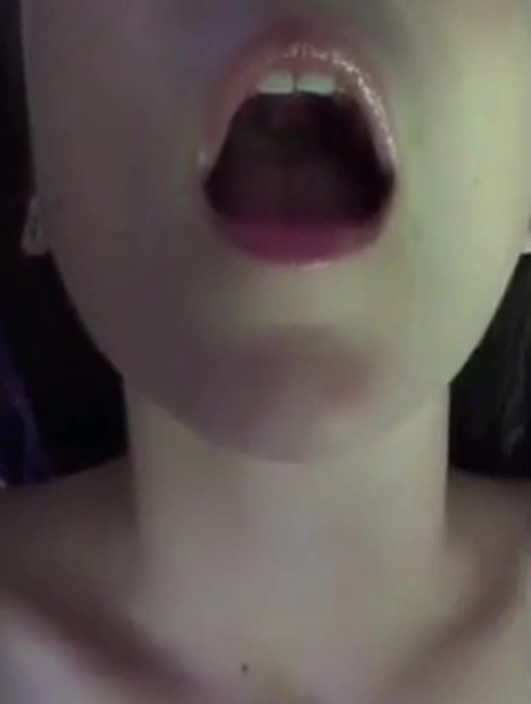 Who wanna kiss me rn - free porn video