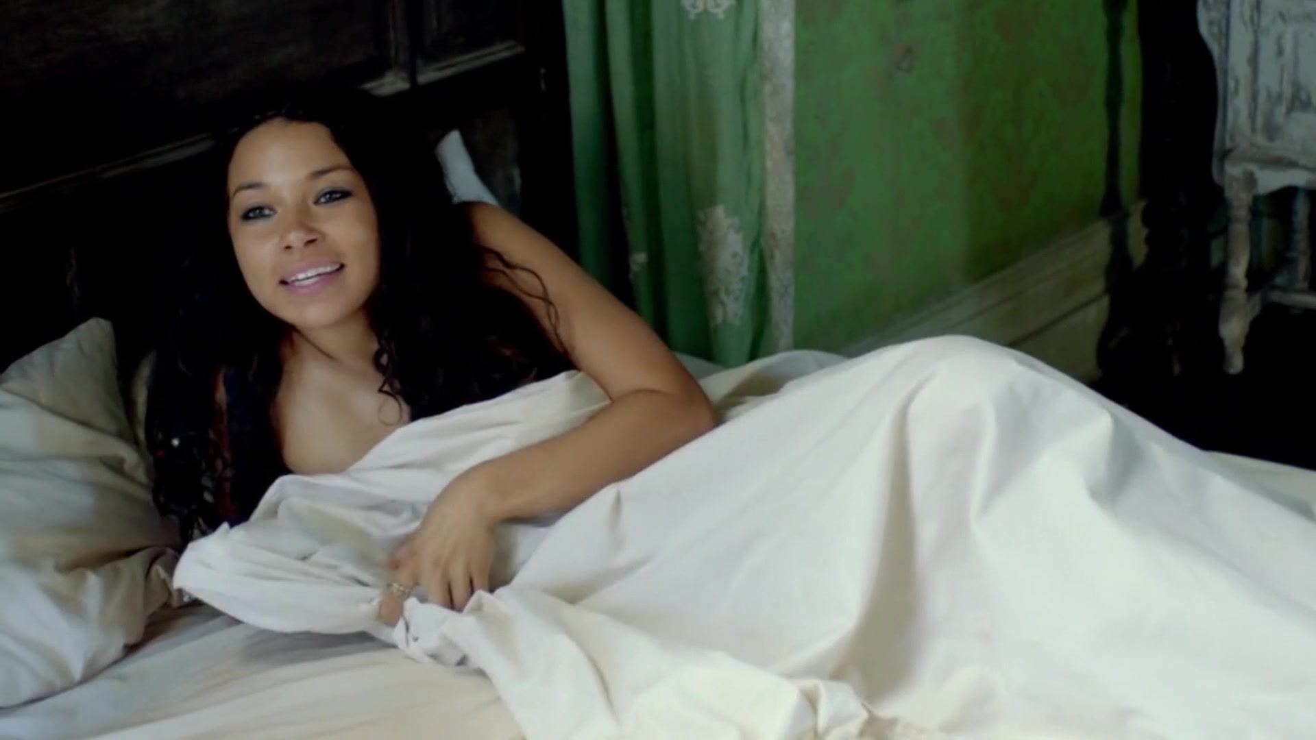 Jessica Parker Kennedy and Nevena Jablanovic nude - Black Sails (2014) 1x02 and 3x08 - free porn video