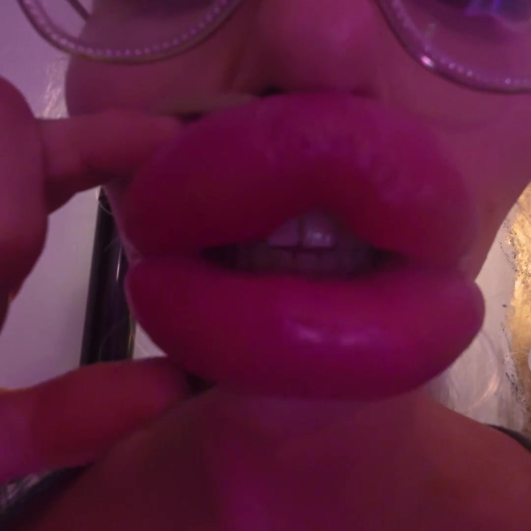 Haters cry but my lips keep gettin biger (Vienna Xtreme) - free porn video