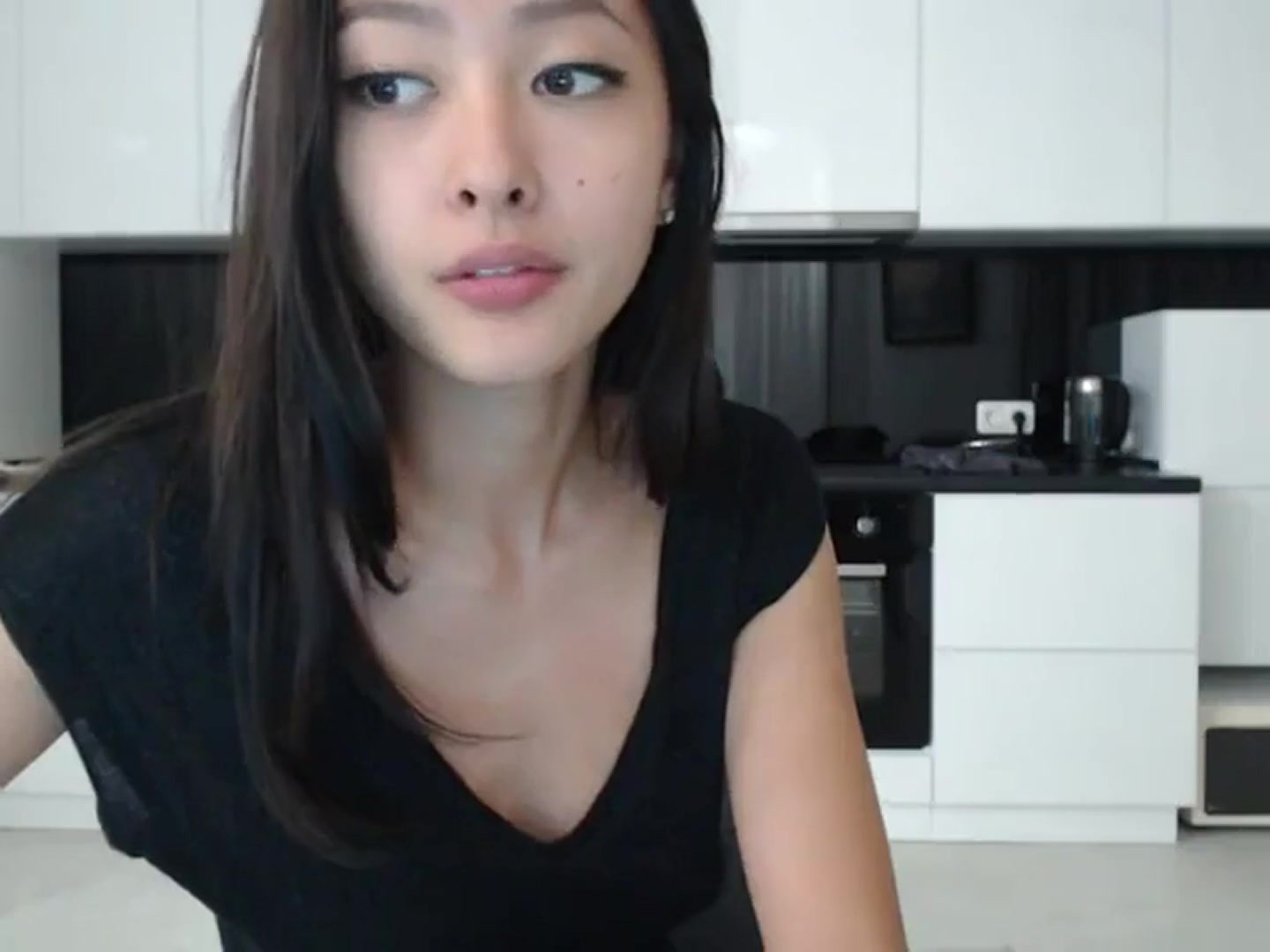Adorable asian girl putting on a cam show - free porn video