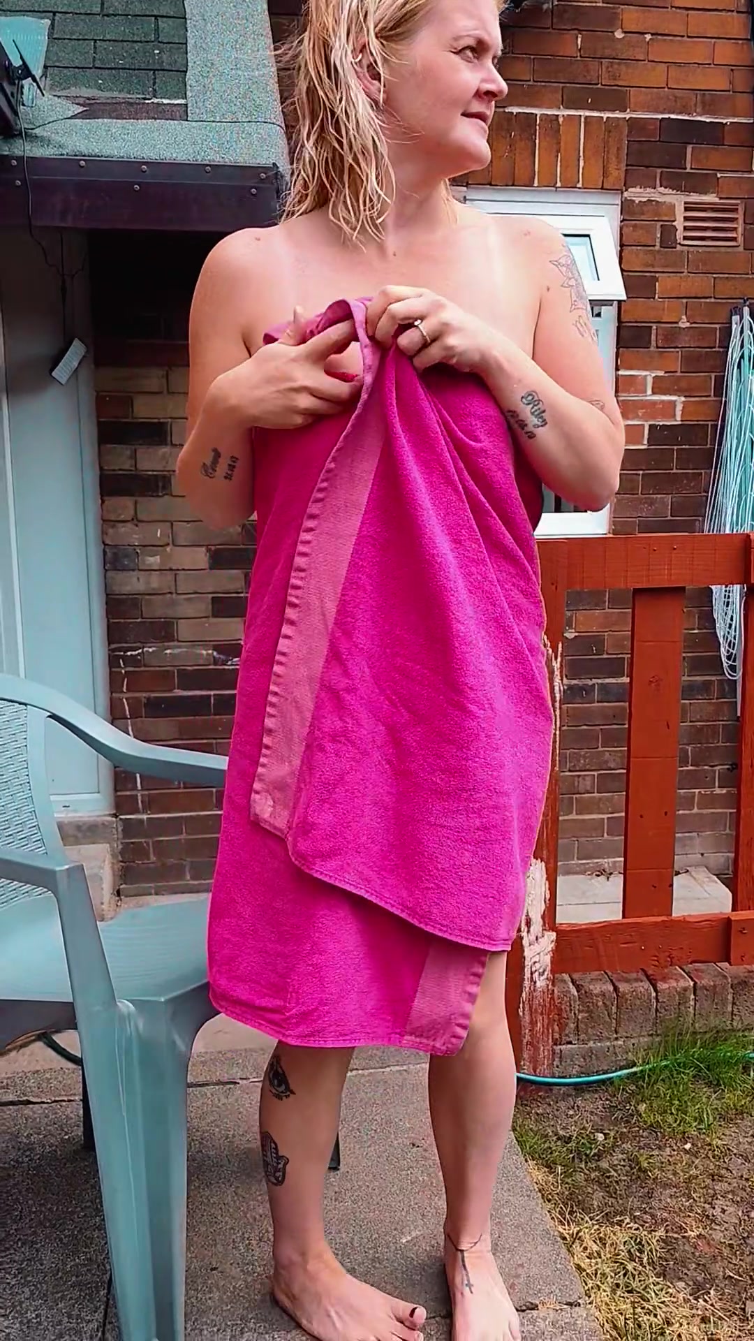 (f) Hubby dared me to strip naked outside after the bath 🫣 - free porn video