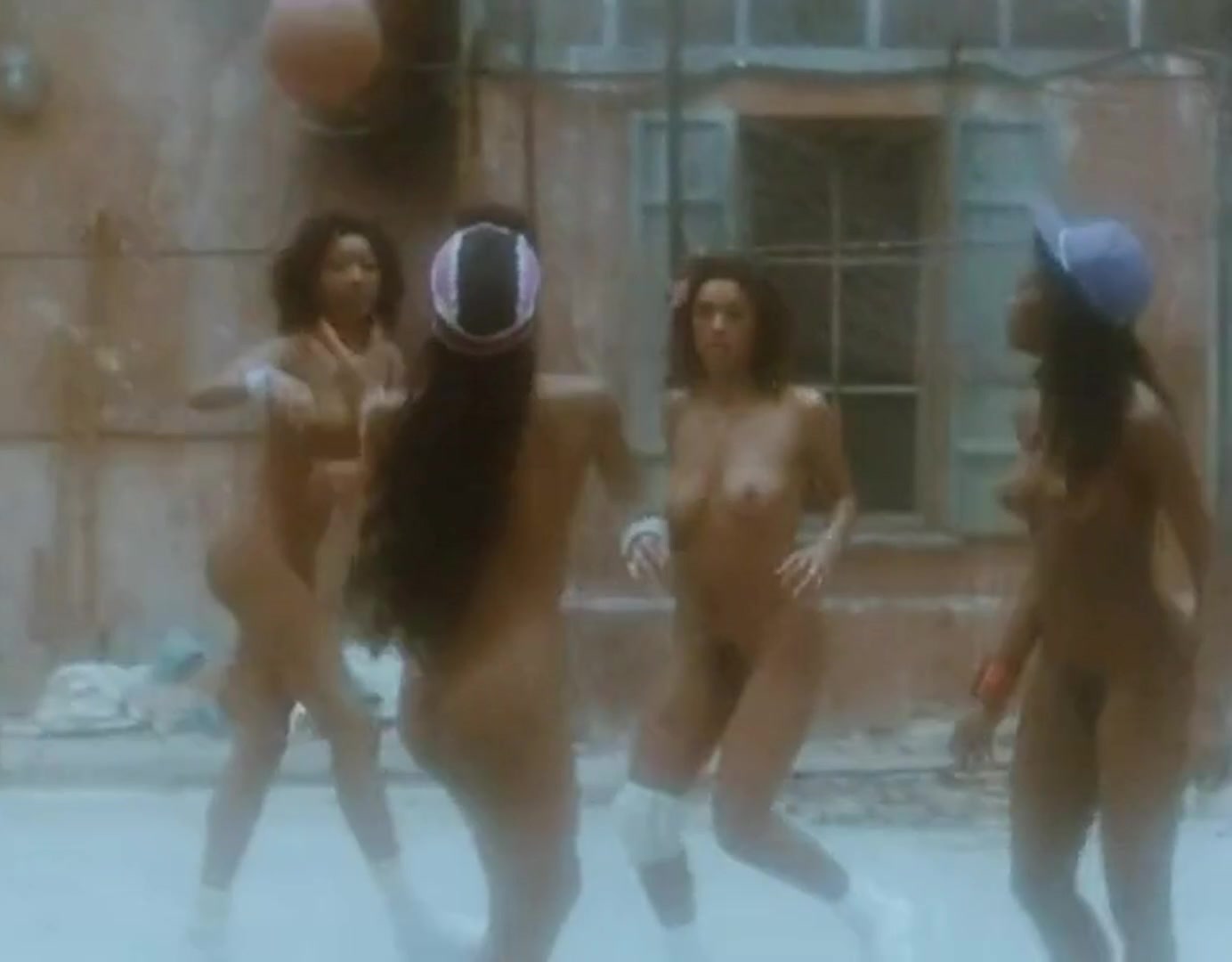 Renata Boston, Chantal Kempen, Miluschka Rosalina & Astrid Tindal - Flodder in Amerika! (1992) - free porn video