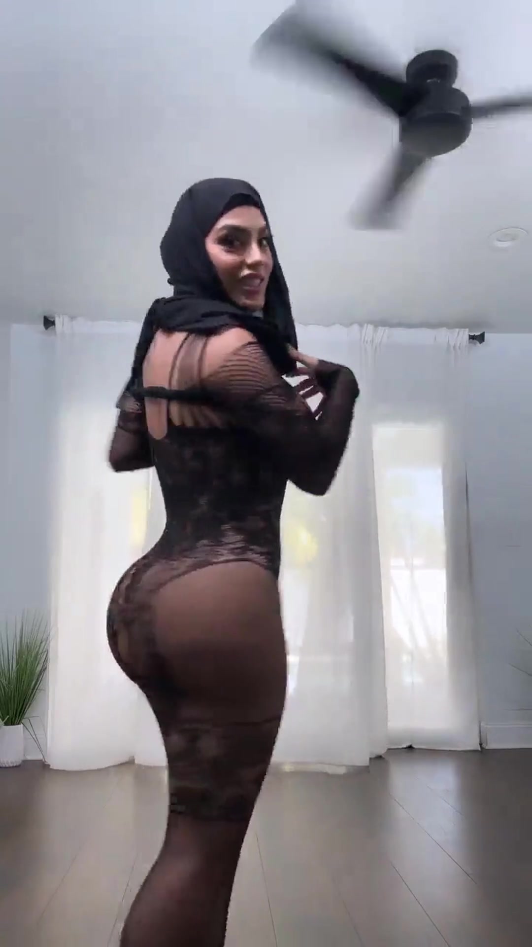 Big booty arab - free porn video