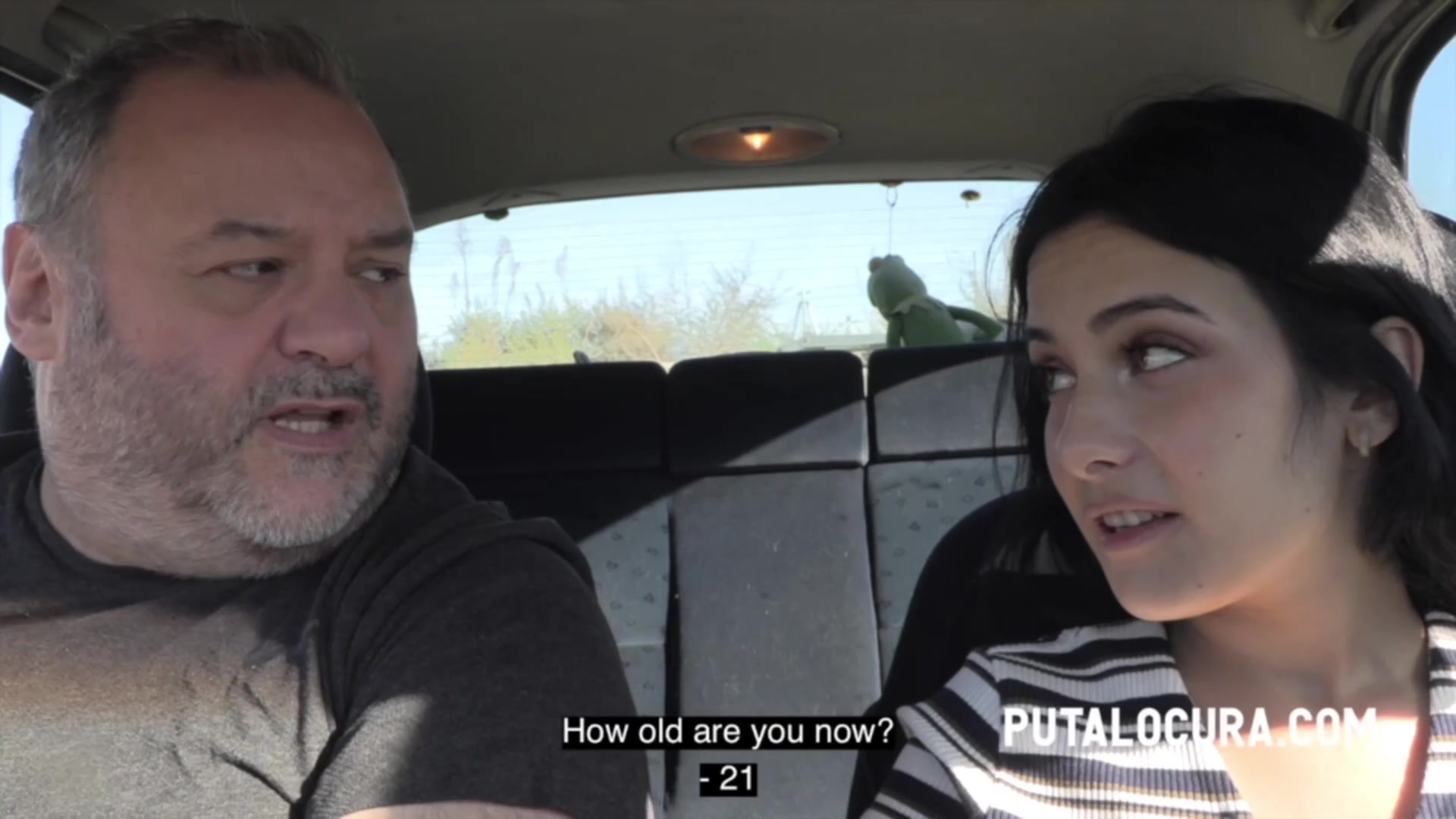 SHE HAD BF BUT SUGAR DADDY DON’T CARE HE STILL MEET UP FUCK HER IN CAR AND CUMINSIDE - free porn video