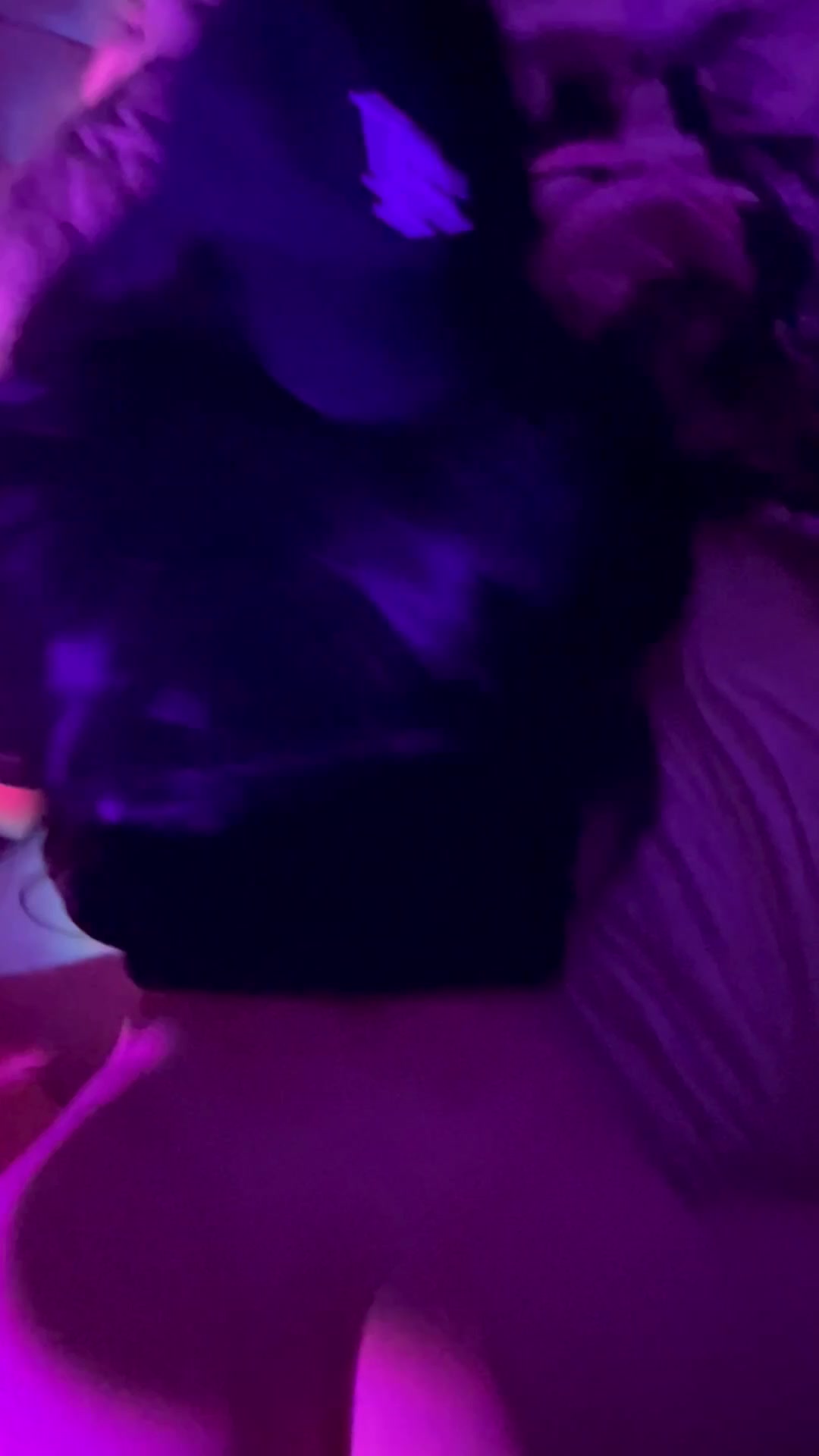 You work 40 hour weeks so I can work in the bed :) - free porn video