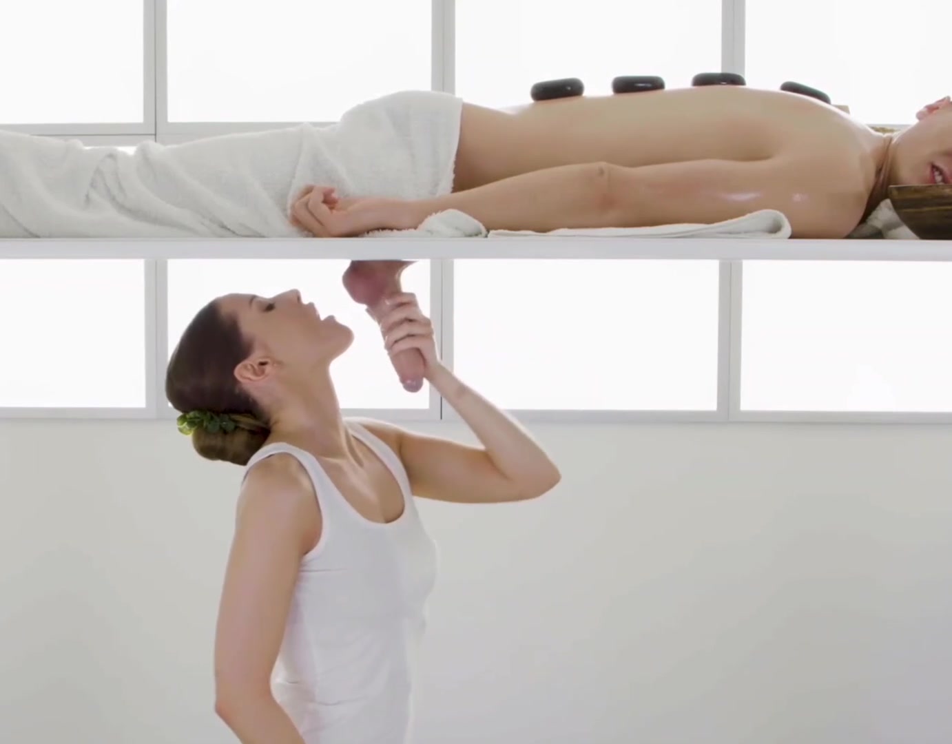 You go for a massage and get a big surprise - free porn video