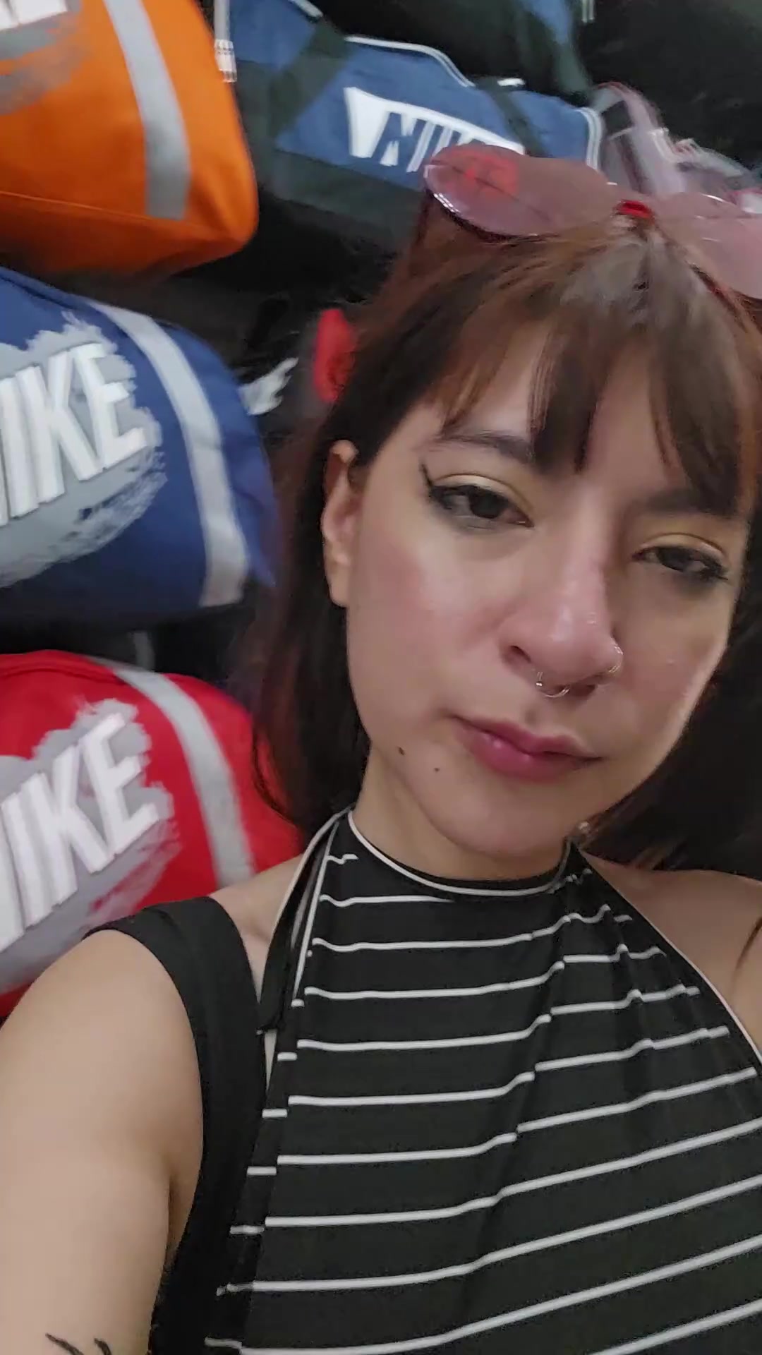 Building up courage to flash the whole hall - free porn video