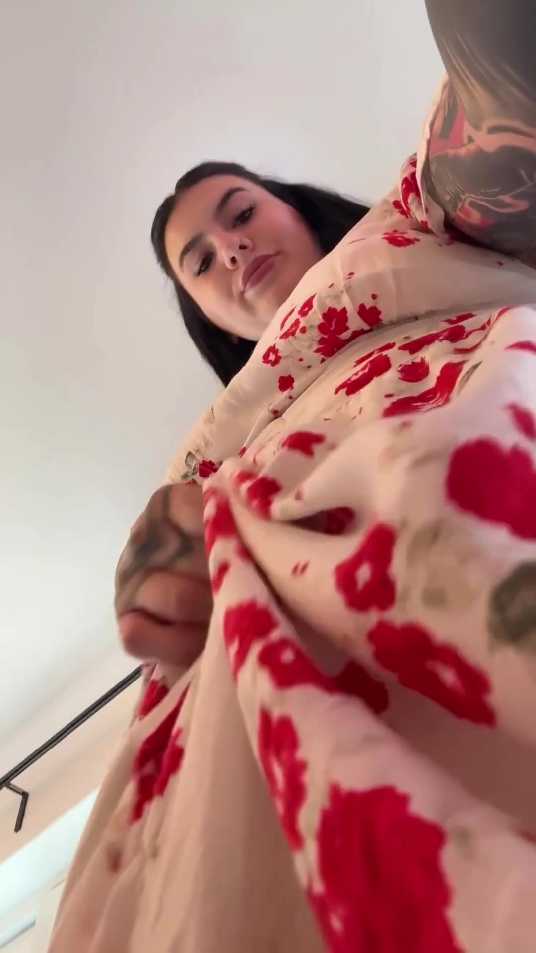 Slutty enough to show you my pussy 5 minutes after we've just met - free porn video