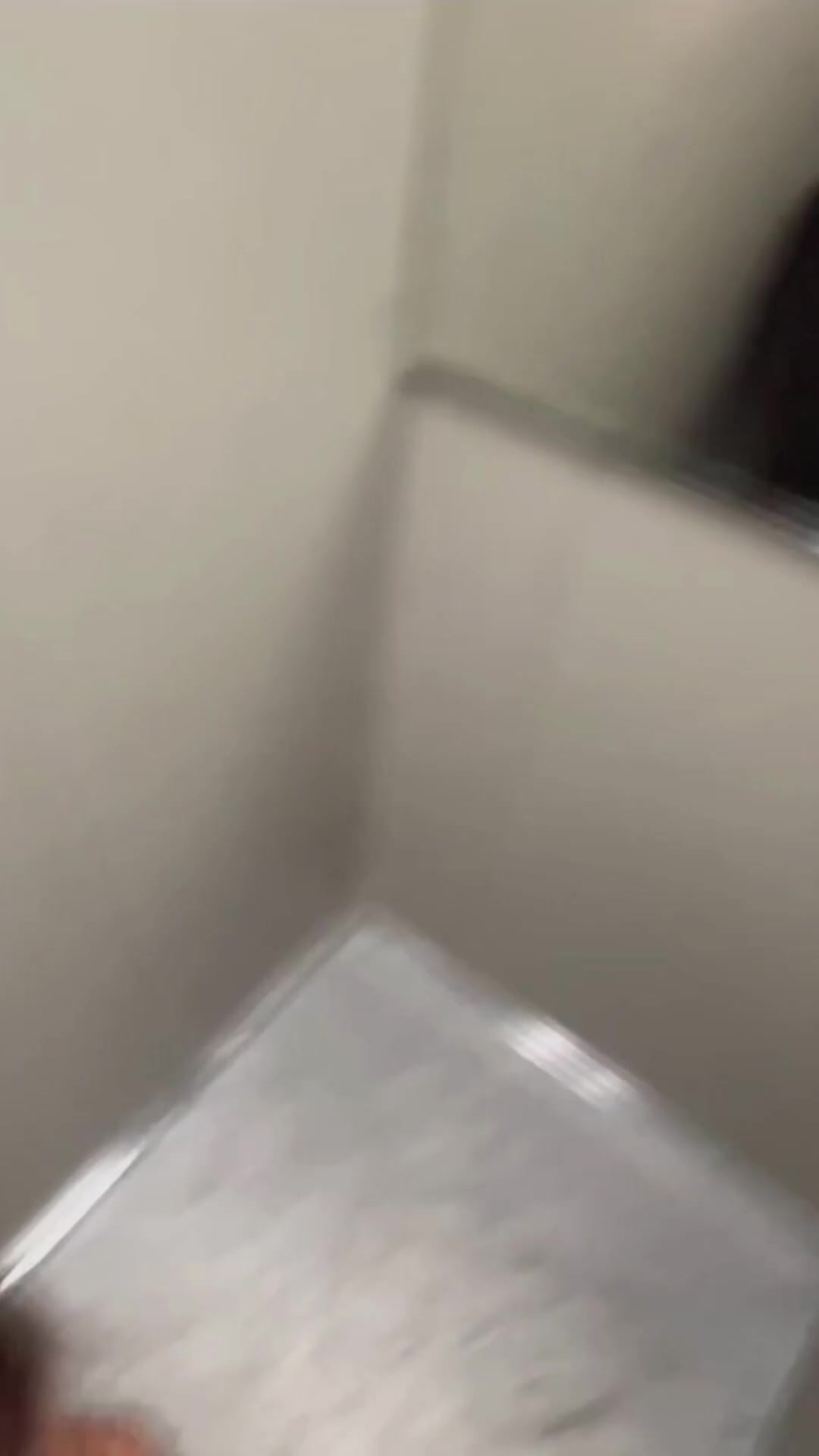 Giving him head in an elevator - free porn video