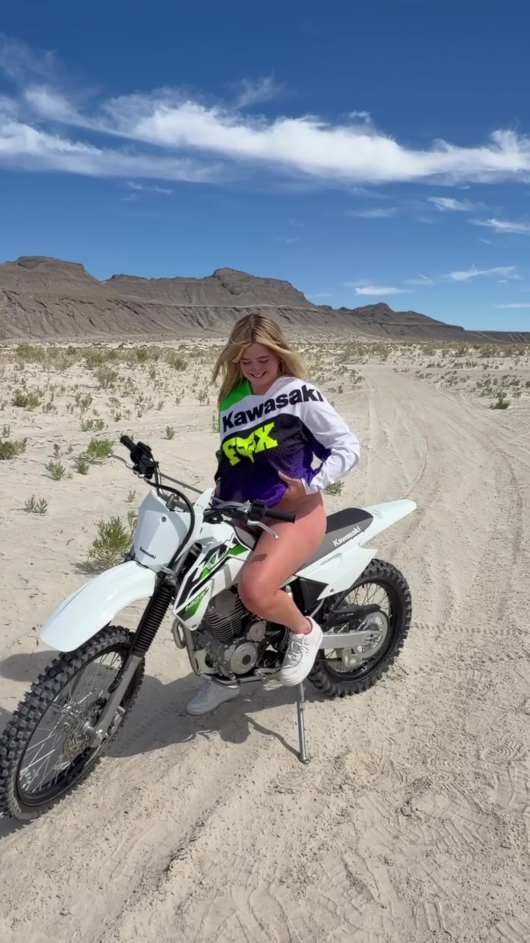 Two-wheel entertainment - free porn video