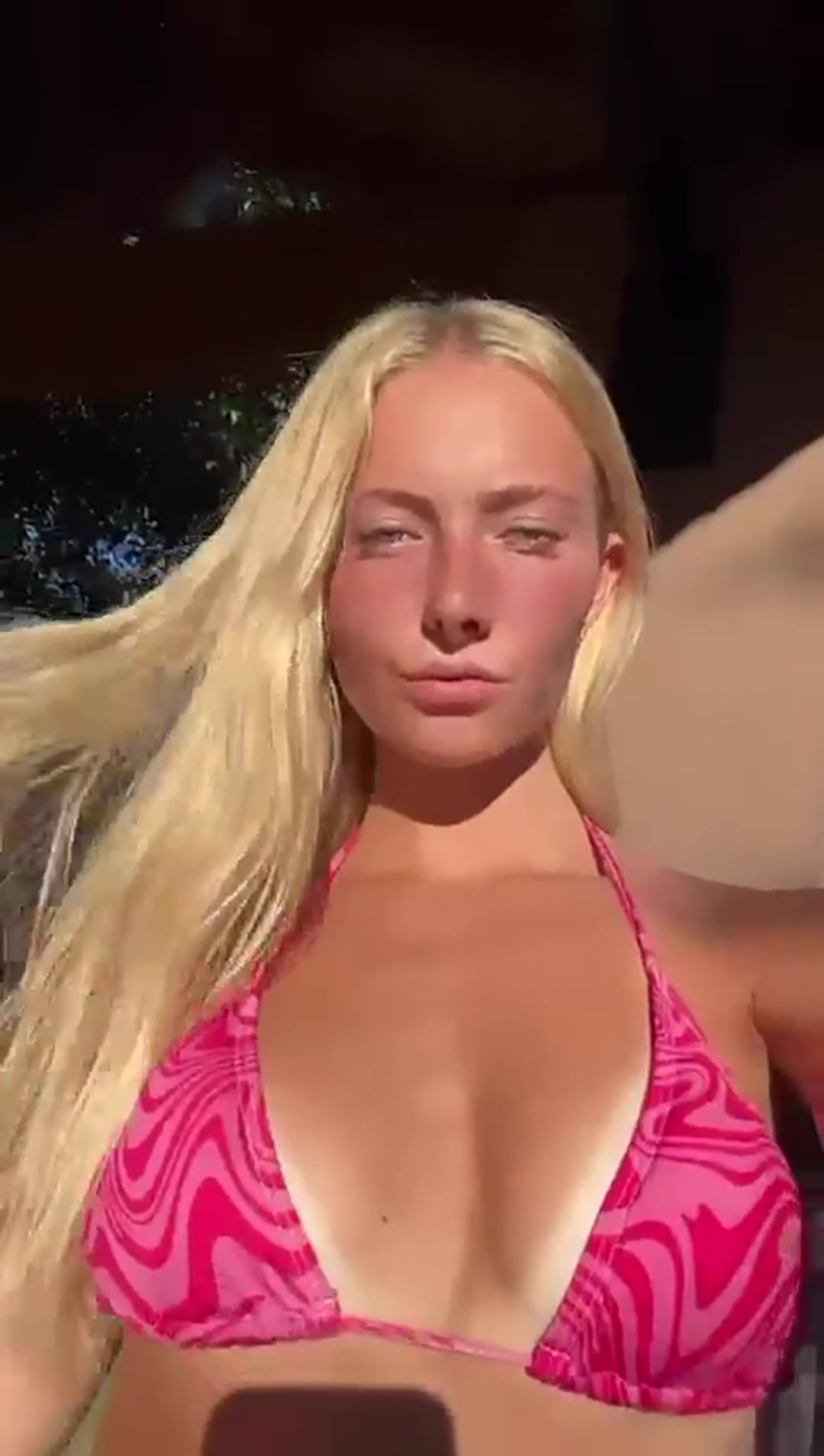 Deleting in 12 hrs, but first 70 guyss to commentt YESS gets a gift - free porn video