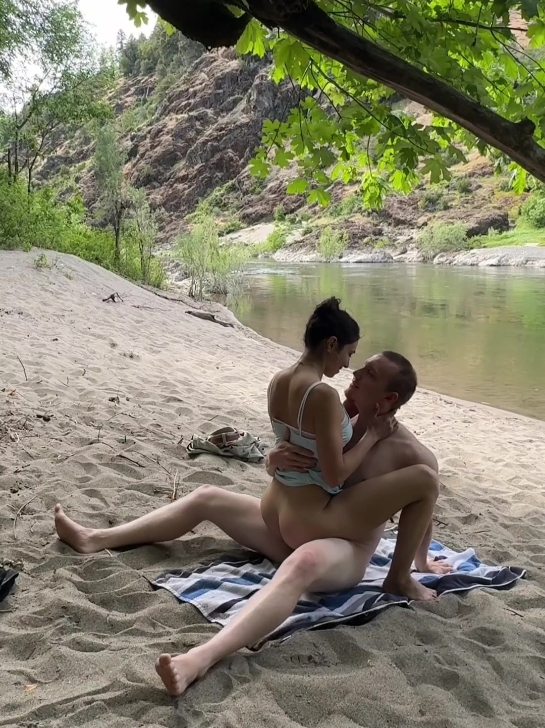 Grinding on him is such a pleasure - free porn video