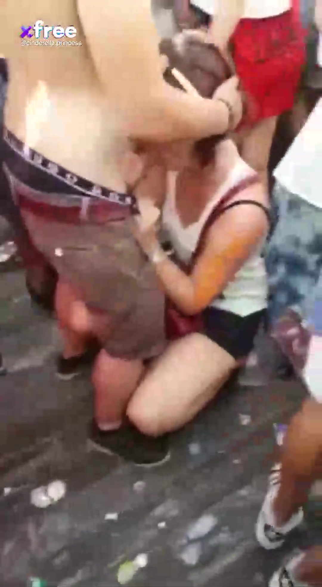 BJ at a concert - free porn video