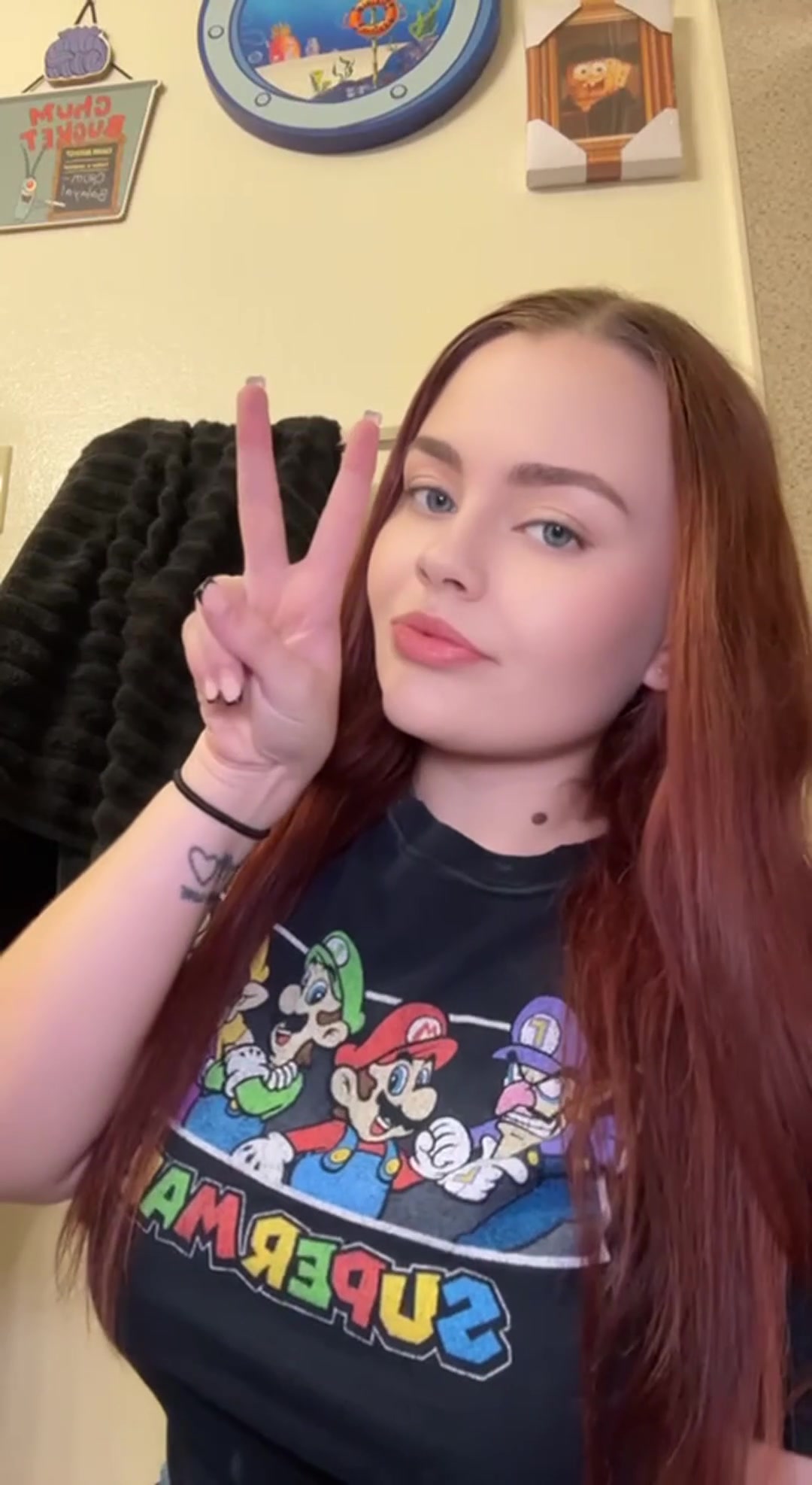 I feel like guys on here wont like my chubby tummy :/ - free porn video