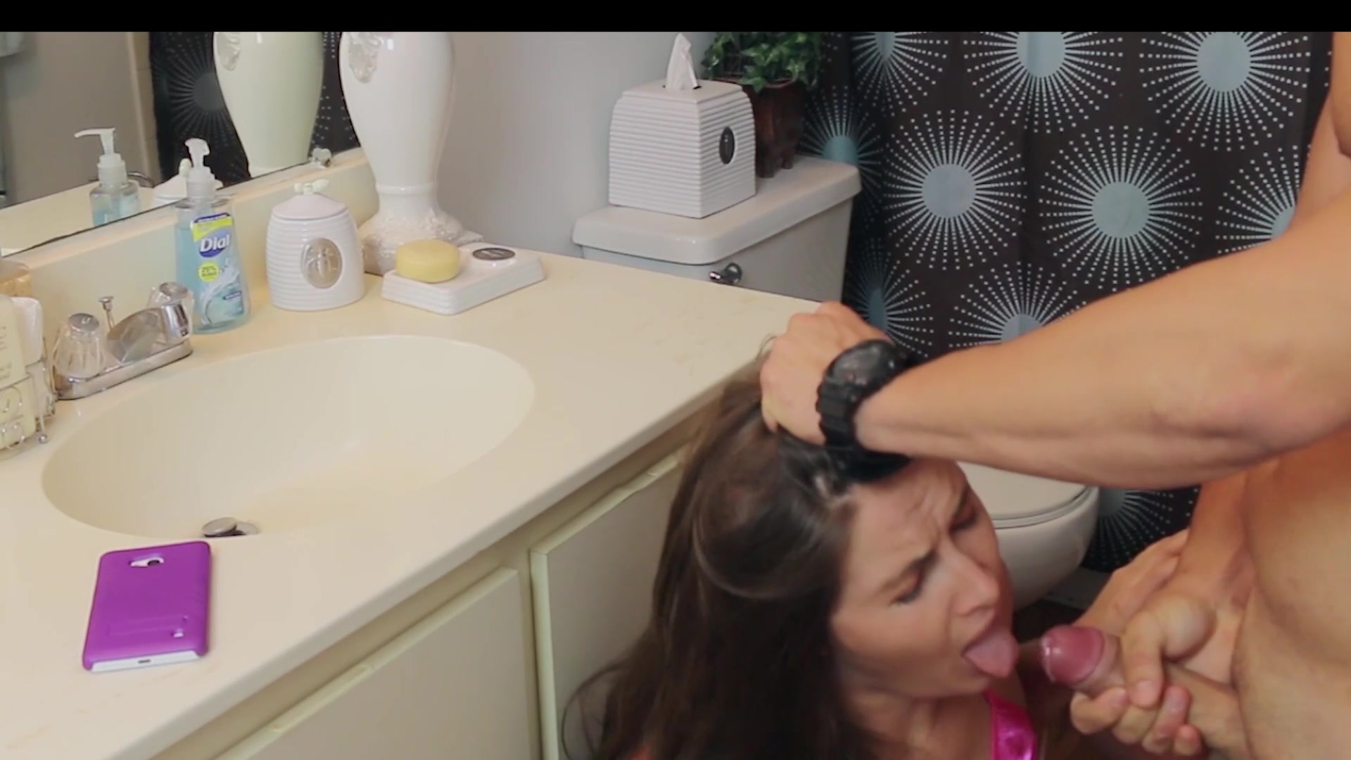 Getting a hot summer facial - free porn video